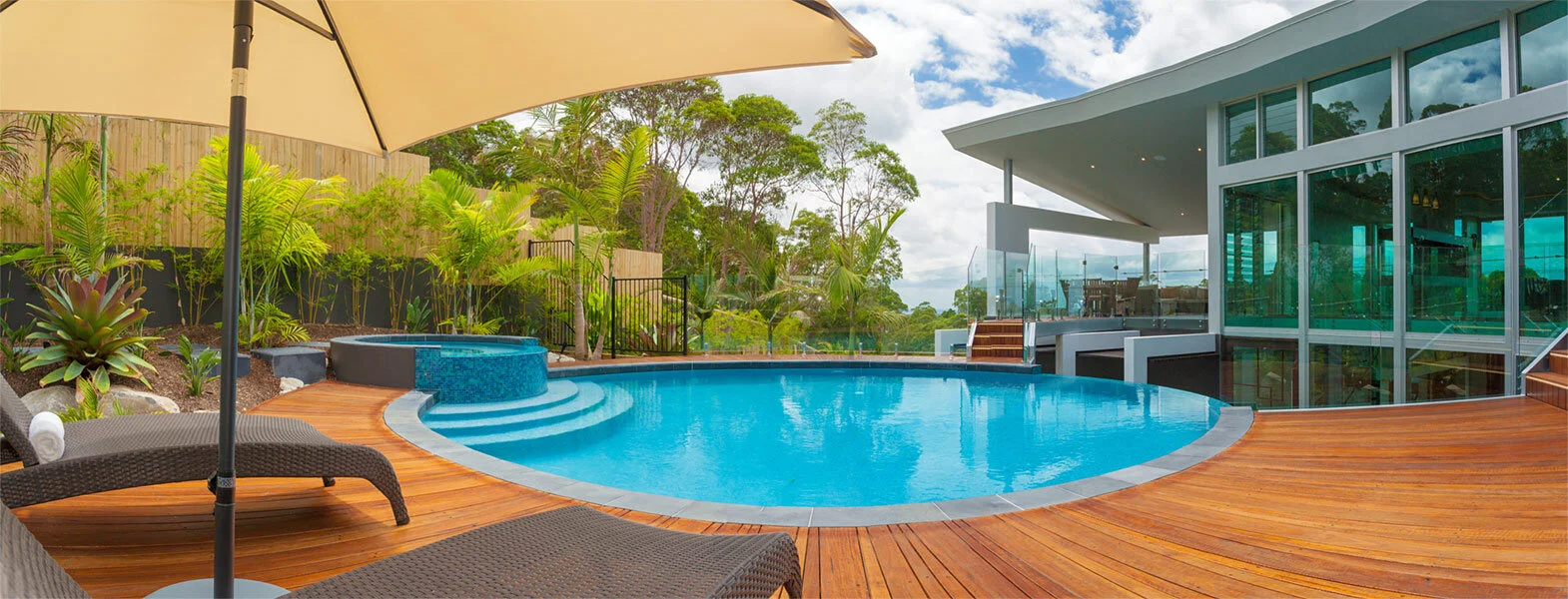 Pano-Pool.jpg