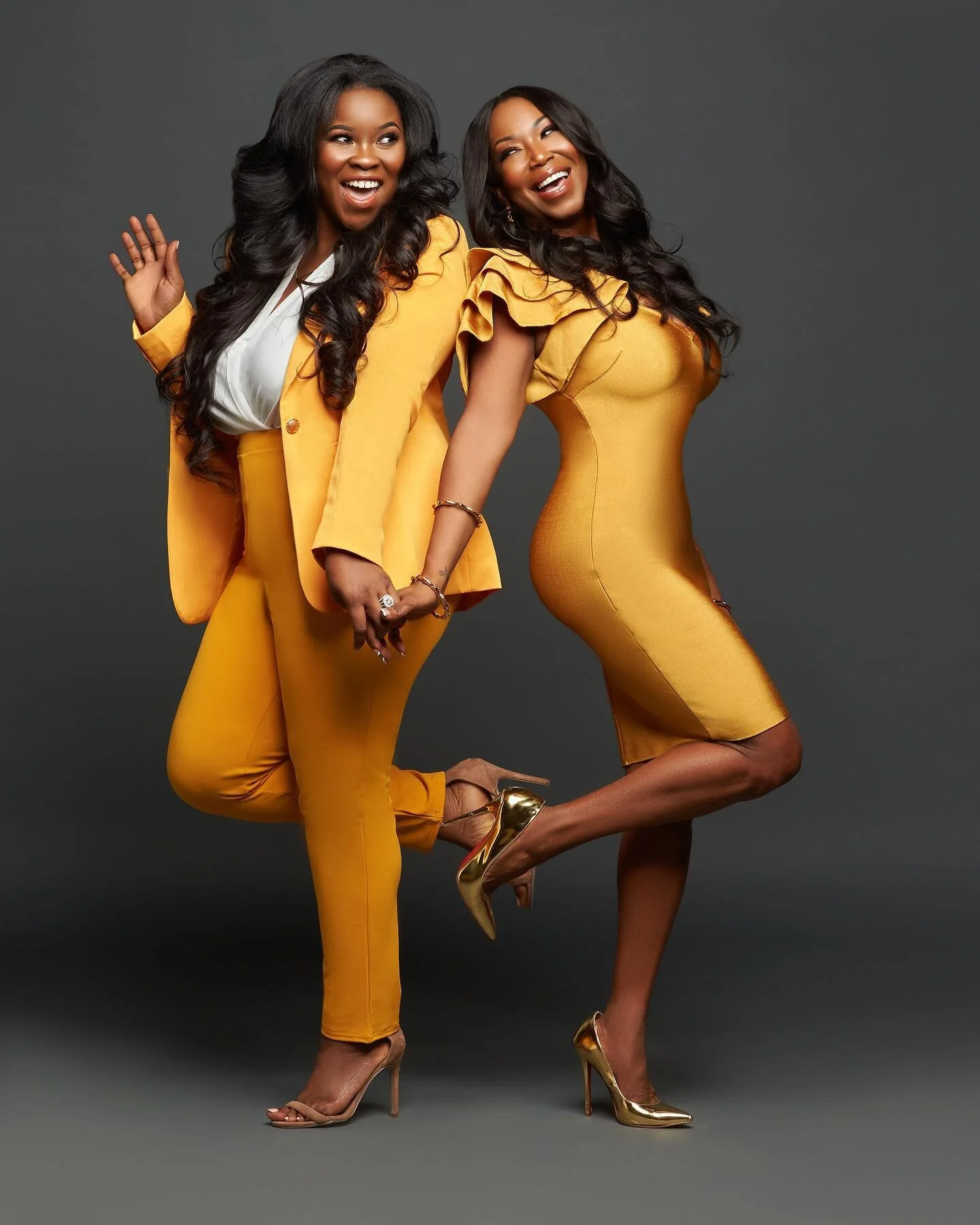 Y’all help me wish my mama @themichellepriest (who thinks she’s my sister 🤣) Happy Birthday!🎂 
Mom, you’re amazing and I ❤️ you deep. I want to wish you an amazing Happy birthday!