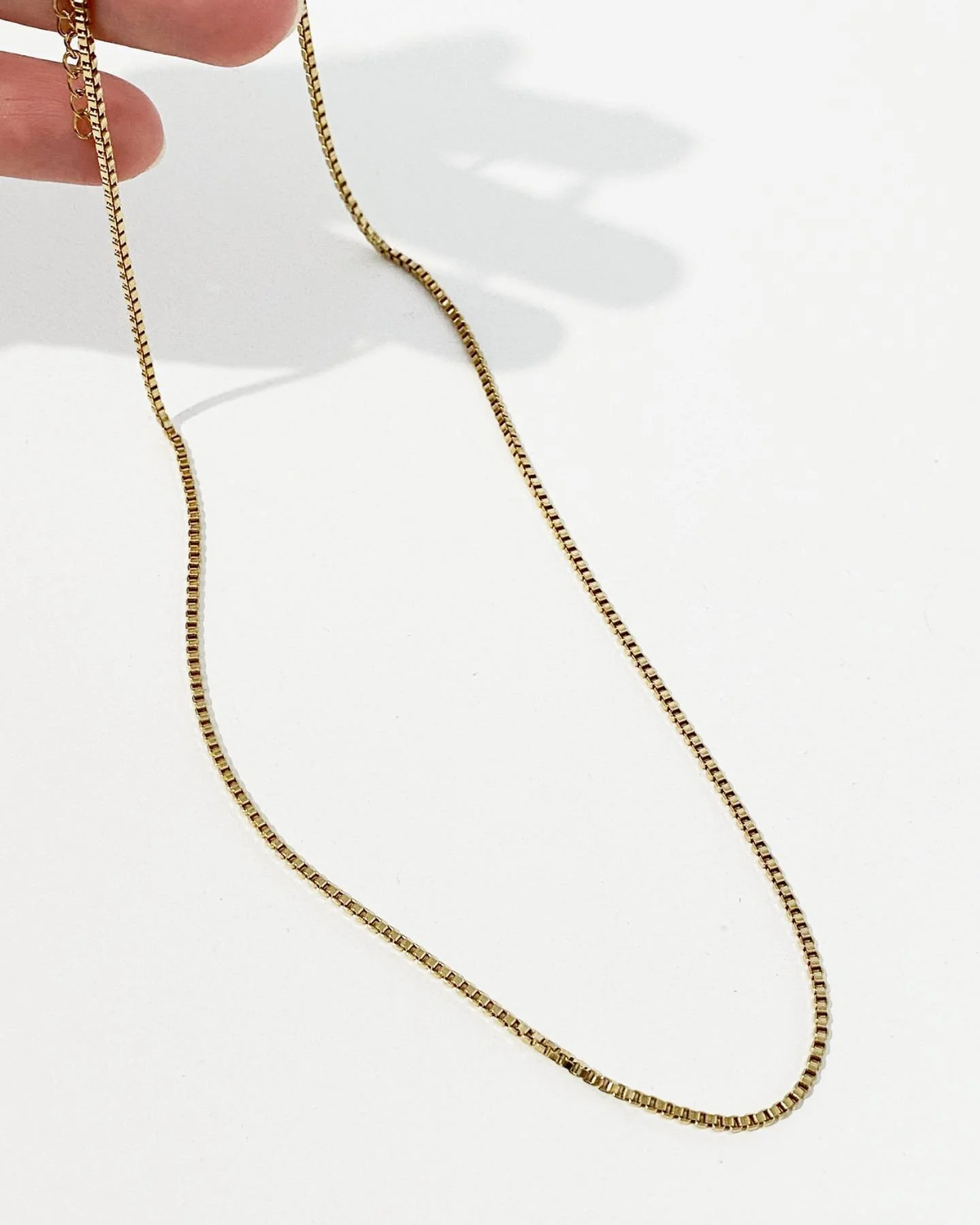 New: Gold Box Chain Necklace

✨Gold electroplated stainless steel
✨Non-tarnishing, moisture-friendly
✨Approx 39.5cm length
✨5mm link extender; 2mm chain thickness

www.ancacollection.com

#boxchainnecklace #minimalistjewellery #necklaceoftheday