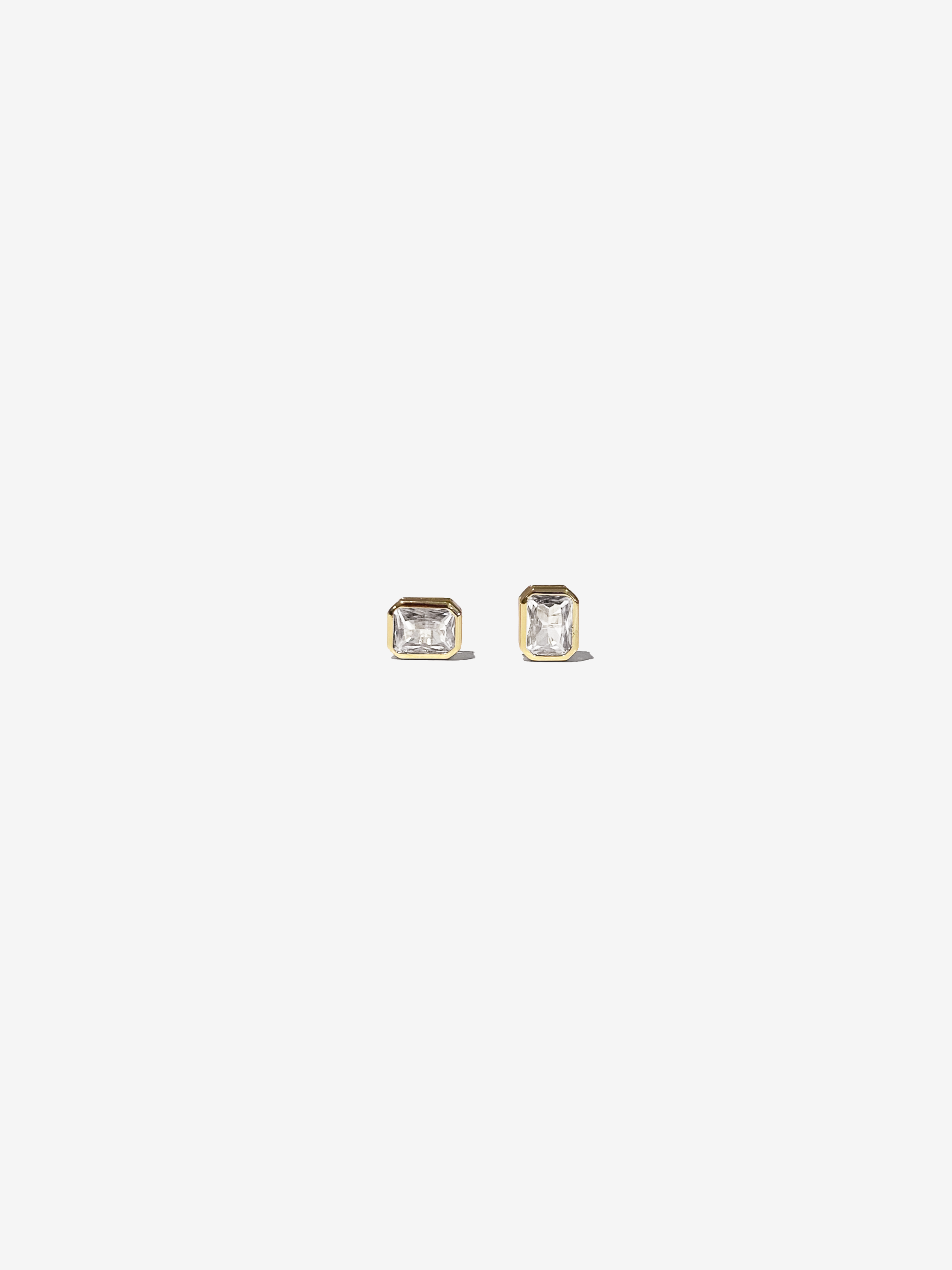 Gold Bezel Stud Earrings 4.png