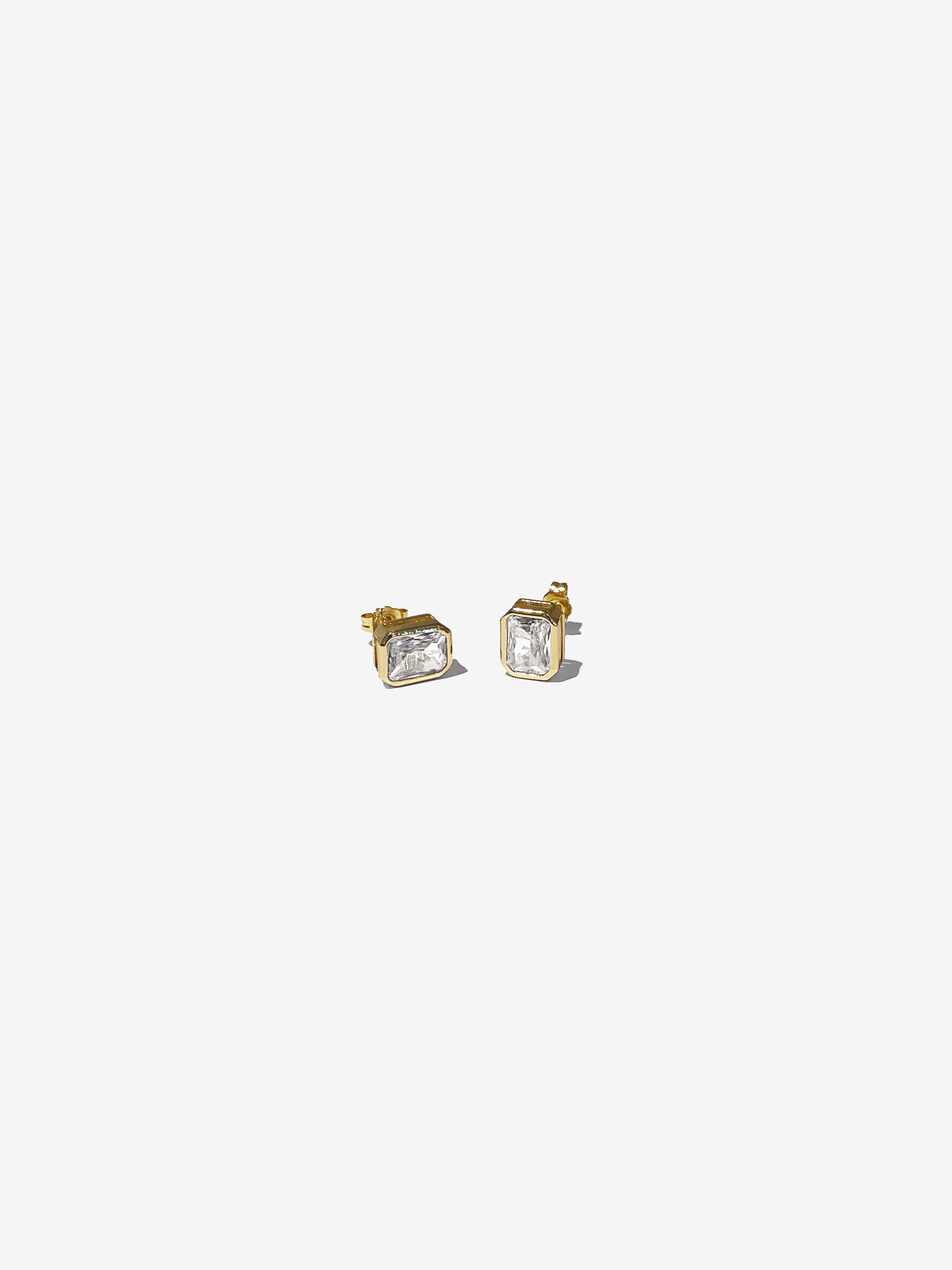 Gold Bezel Stud Earrings 2.png