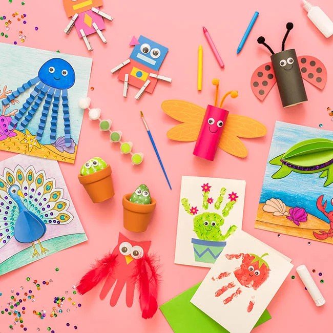 FREE Kids craft activities start today!! Join us on the ground floor between 12-3pm for some fun craft hosted by @mygymchatswood 
While the kids are here, take them to the food court for some great sc hool holiday food offers. Check out our website f