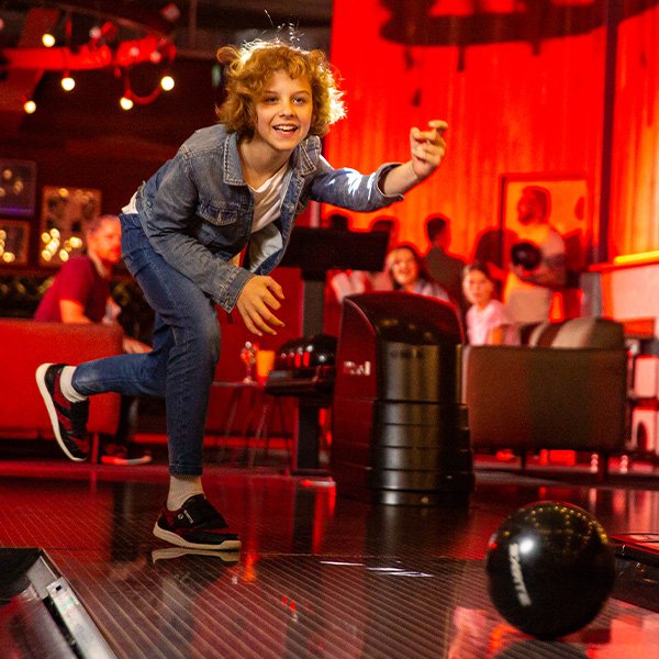 More great deals at the Mandarin Centre this school holiday period. Send the kids our way where a family of 4 can play a game of bowling for just $48. Sounds like a bargain. T's &amp; Cs apply Strike Bowling Bar, Chatswood - Level 3

 #kidsactivitysy