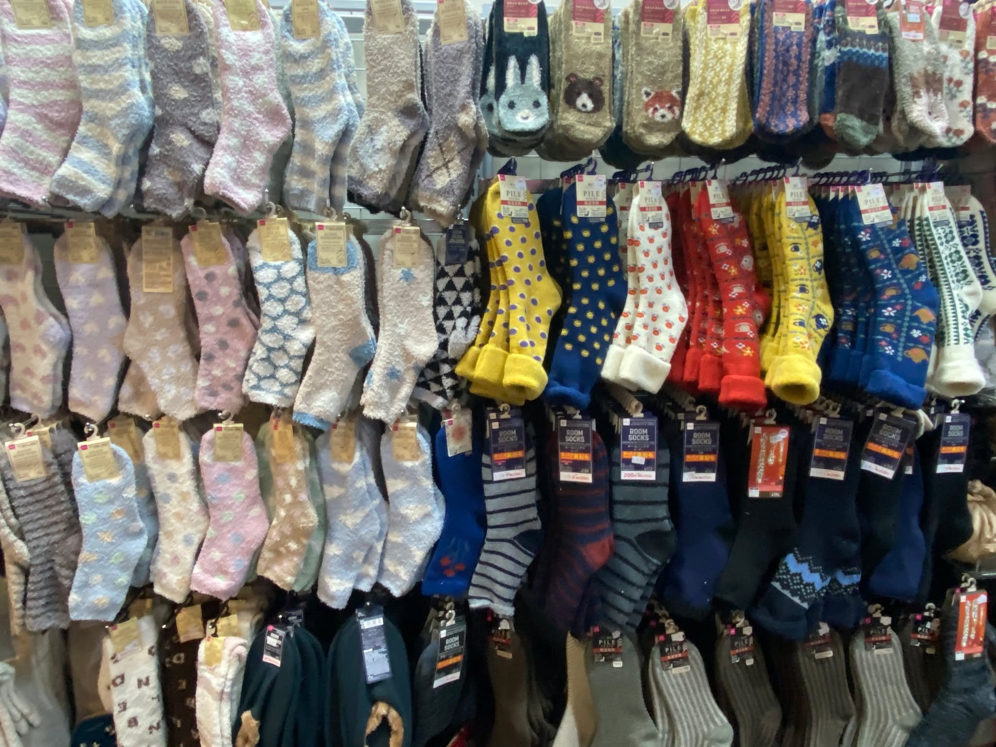 Cold, wet, and windy outside? ❄️🌧️
Keep those toes toasty with Daiso&rsquo;s cosy winter woolly socks!
So many fun styles to choose from &mdash; and all at wallet-friendly prices! 🧦🔥
 #chatswoodmandarin #BudgetFriendly #bargain #presentideas #budg