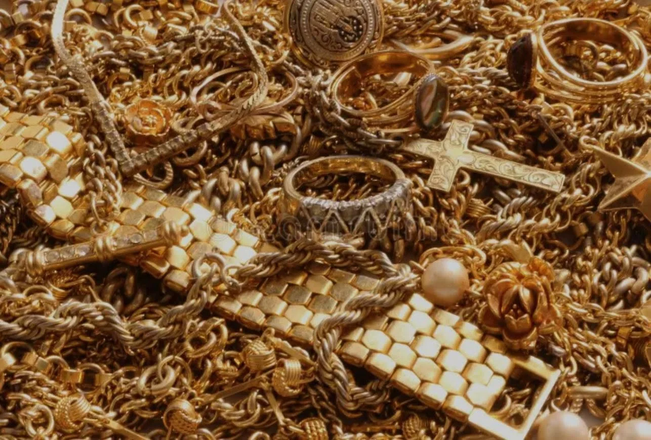 Gold prices are soaring! 💫 Turn your old jewellery into extra Christmas cash at Gold X. 💰 Pop in to see the friendly team on the ground floor and give your wallet a little holiday cheer! 🎅

 #HoppyTimes #mandorocks #mandarincentre #mandarincentrec