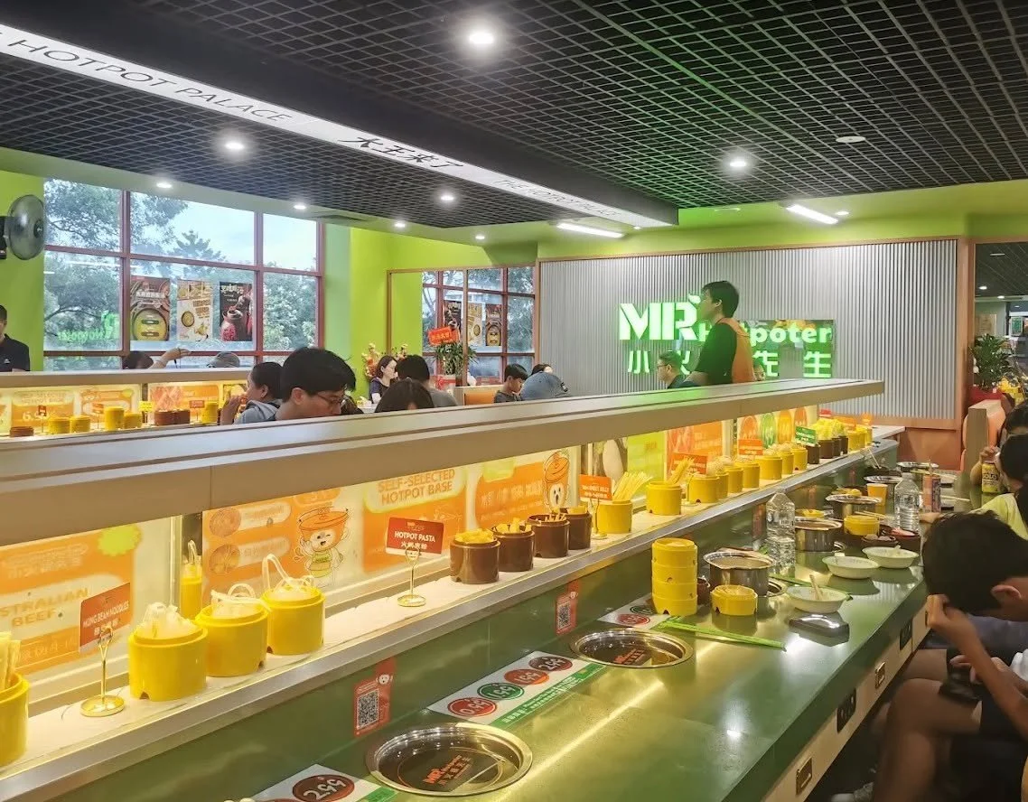 In the centre and feeling hungry? 😋
Mr Hotpoter is a must-try &mdash; hotpot with fresh ingredients delivered by conveyor belt. Fun, flavourful and totally addictive!

 #schoolholidays #FoodieFinds #localeats #HoppyTimes #goodfoodguide #foodie #Food