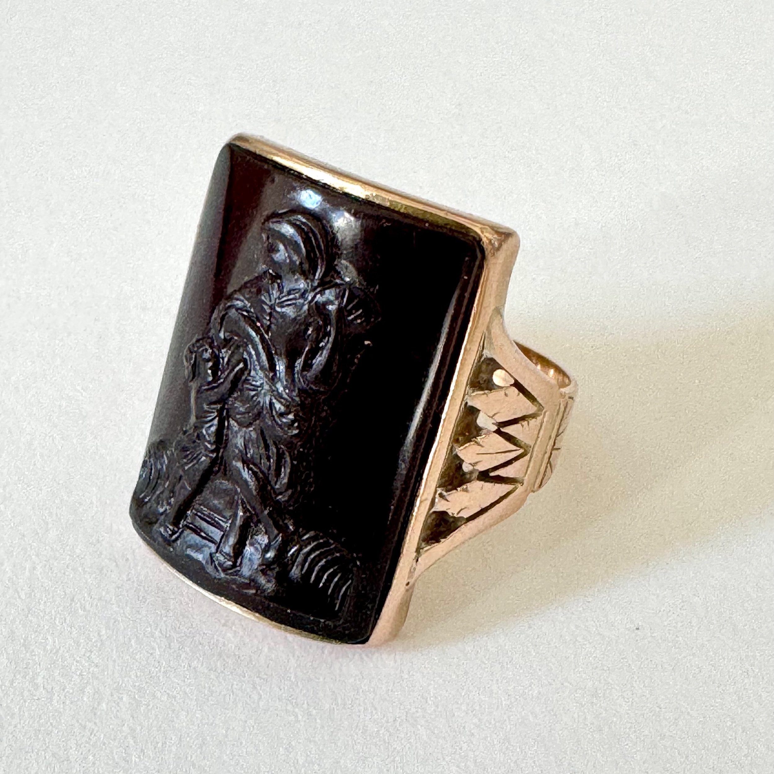Antique Cameo Ring – Mother & Child | Signature Vintage