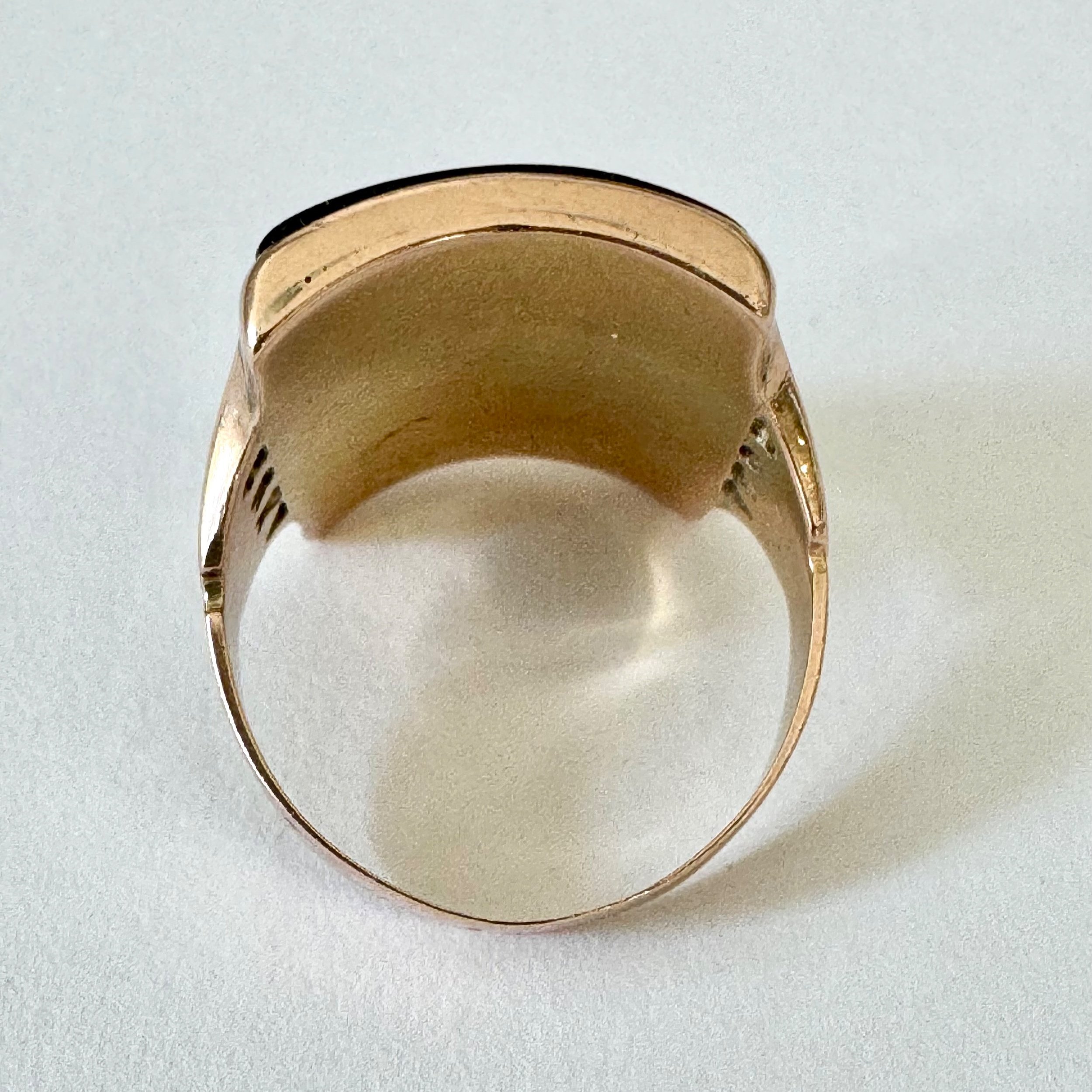 Antique Cameo Gold Ring – Mother & Child | Signature Vintage
