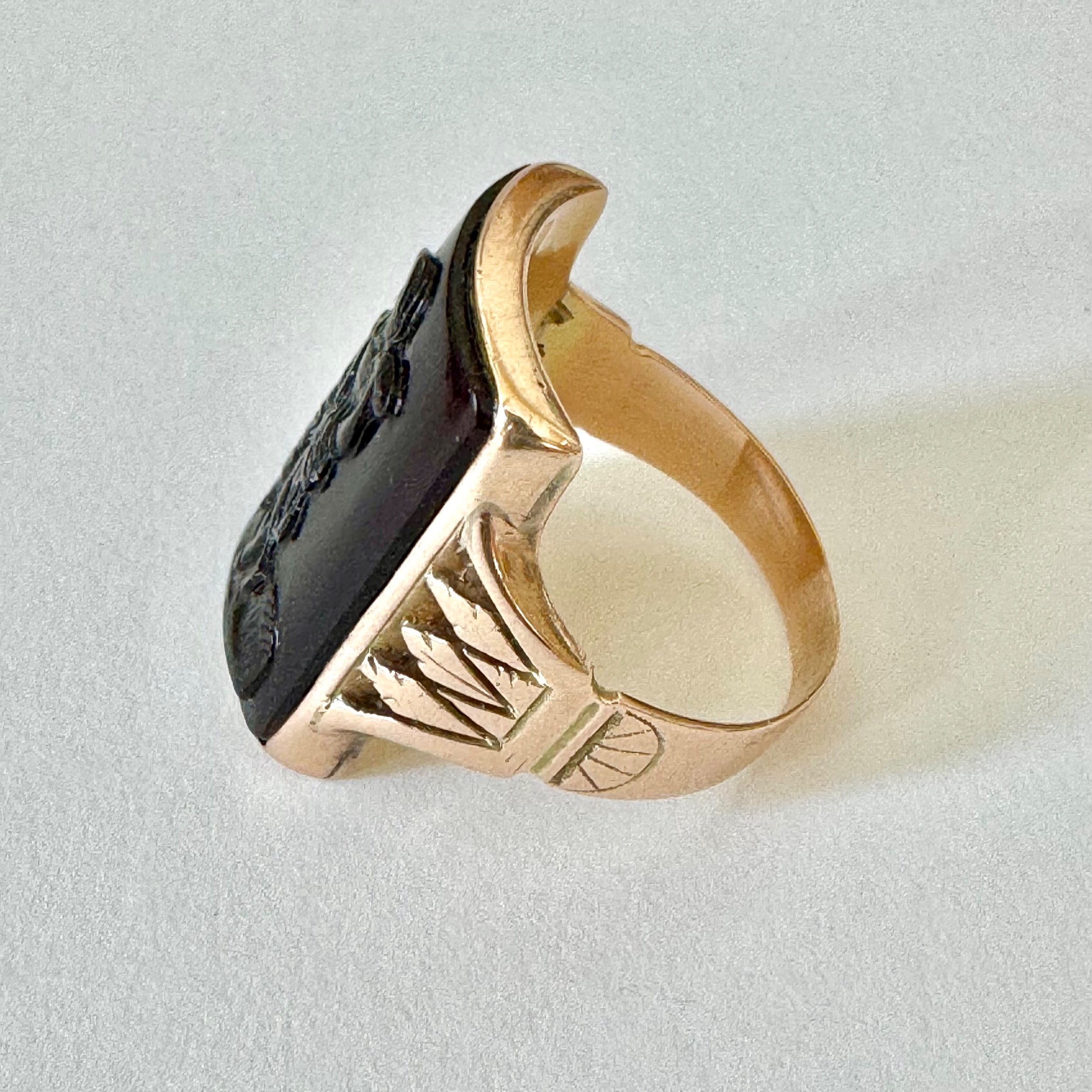 Antique Cameo Ring – Mother & Child | Signature Vintage