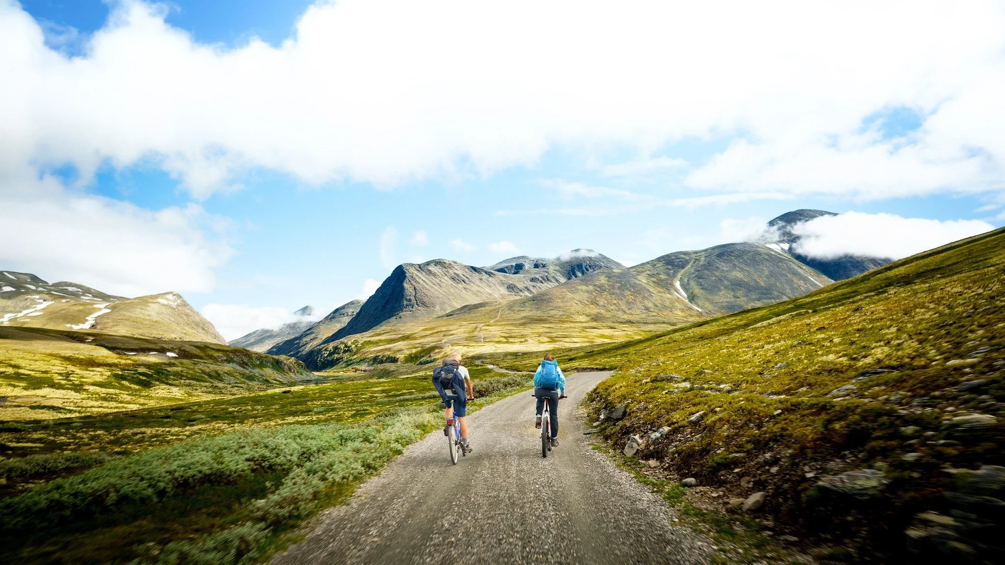 TRE DAGER IGJEN! 🥳 Vi gir en liten teaser p&aring; noen av l&aelig;rlingplassene som kommer; 

🔥 Brannforebygger
 🔨 T&oslash;mrer 
⚡ Elektriker 
🔋 Energimont&oslash;r 
🩺 Helsefagarbeider 
🚆 Banemont&oslash;rfaget
👫 Barne- og ungdomsarbeider

.