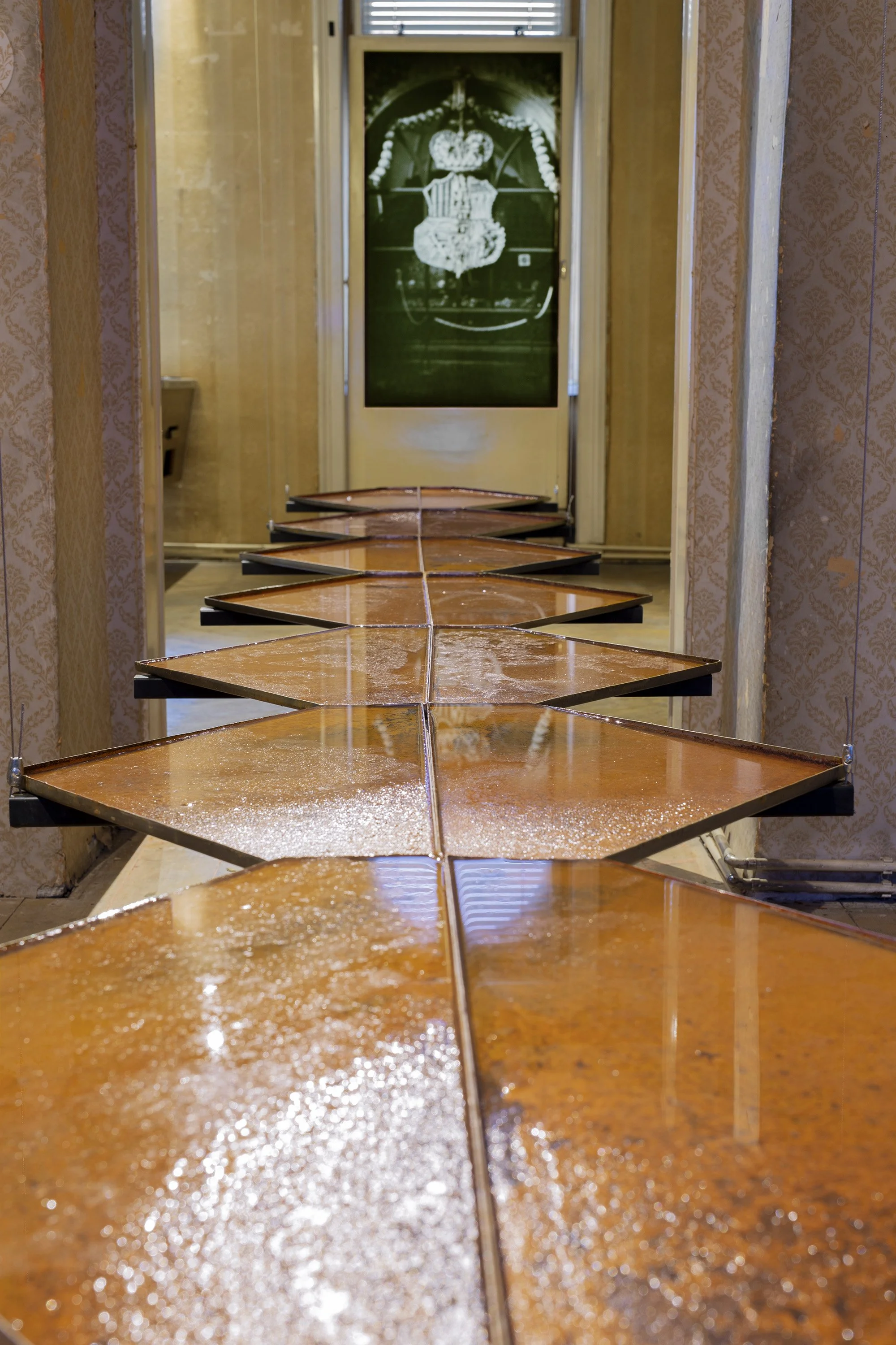 2_a_Generational Parasites_Céline Struger FC Kathrin Hanga_Q0A9145-2.jpg