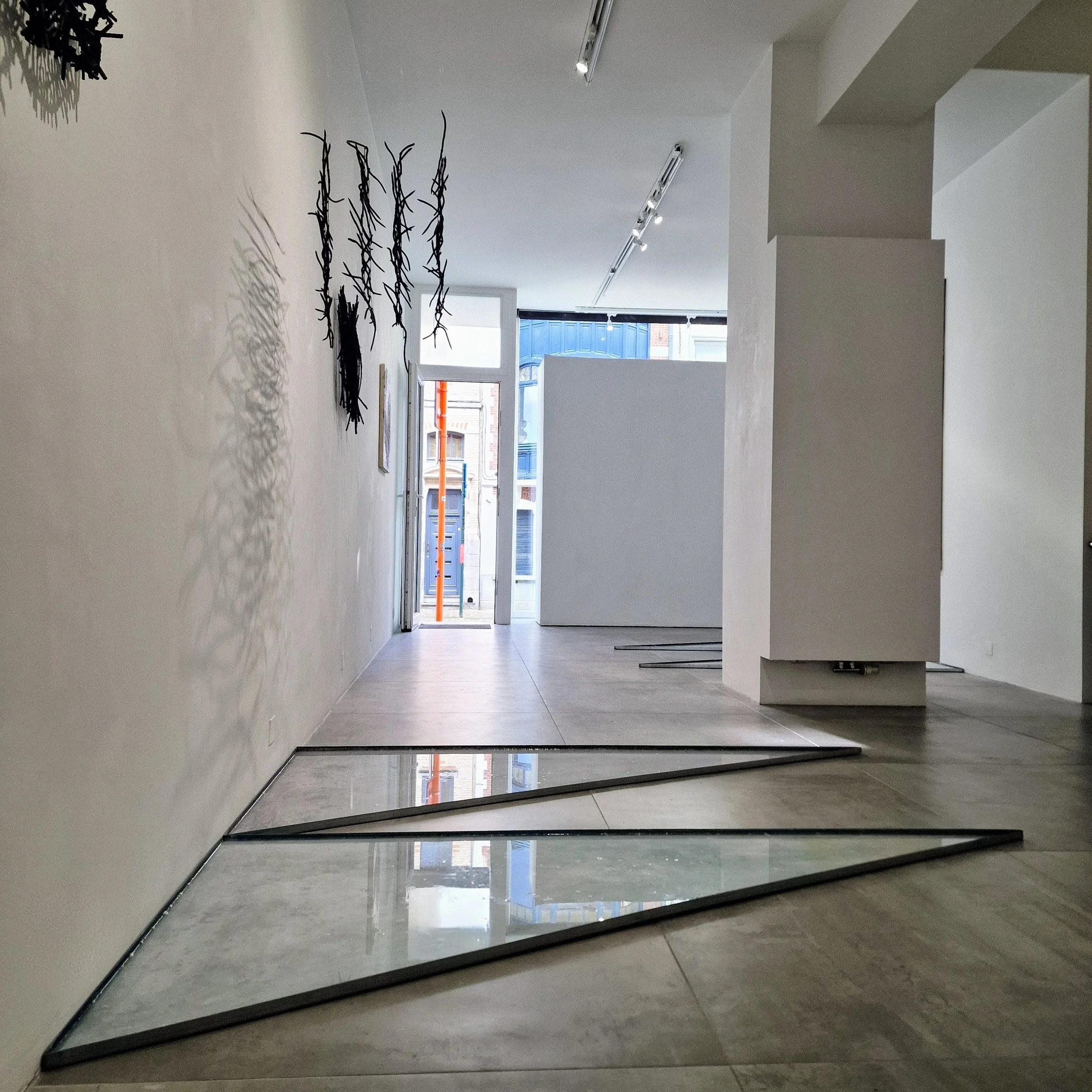 THE CRYSTAL LAND II 2 x 195 x 190 cm, steel, water, white touche, 2021 (2025)