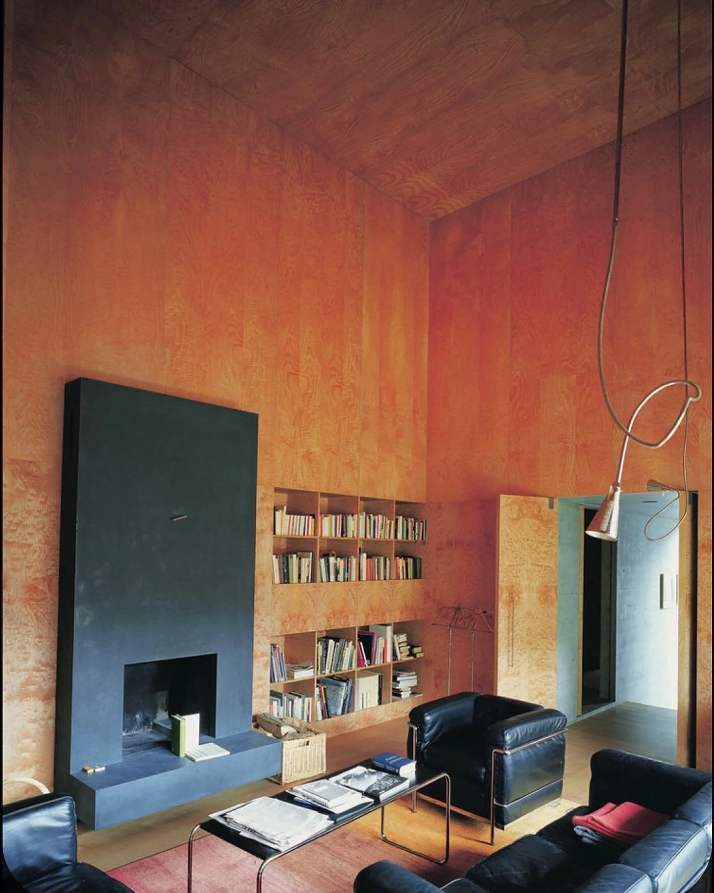 Beautiful. These wooden walls! Such a high ceiling yet so warm and cozy 🧡
 Home of Architect Peter Zumthor in Haldenstein, Switzerland (designed by himself), completed in 1986.

&ldquo;I work a little bit like a sculptor. When I start, my first idea