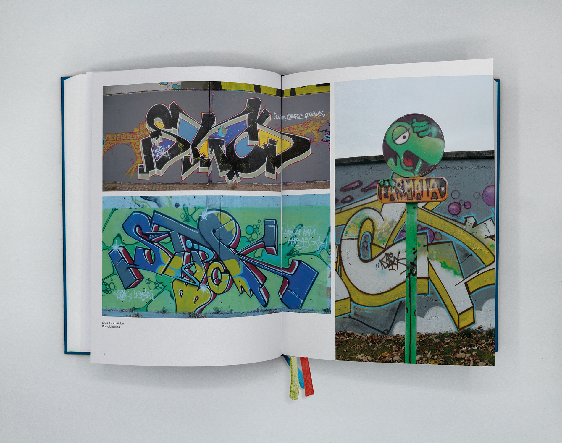 Mockup BOOK_Open Front_Blue_Partie 08_s.png