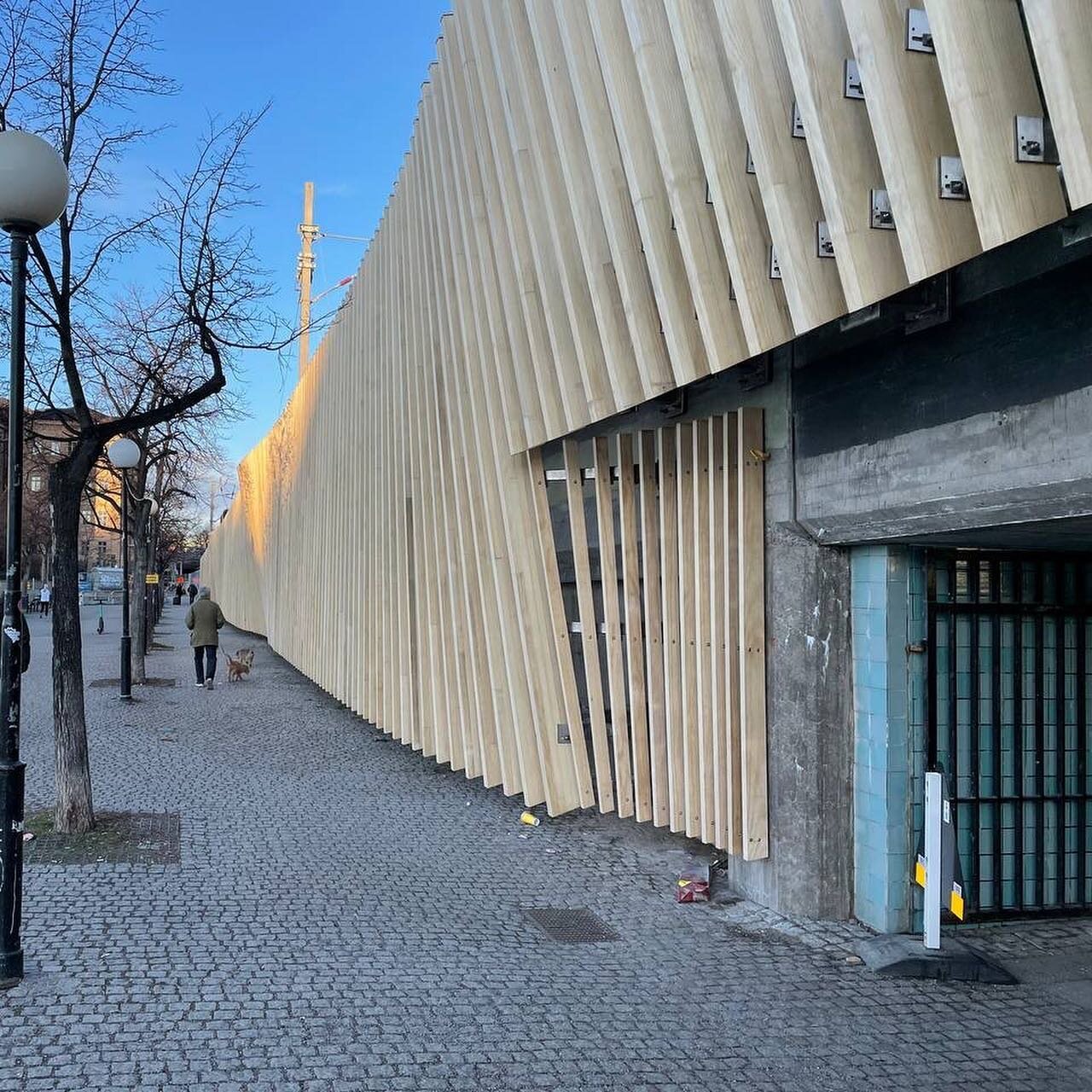 Finished up installing this client project I&rsquo;ve been working hard on for the past few months. Stainless steel custom holders for a parametric wooden facade. Take the Gamla Stan exit and check it out 🌟
.
.
.

#stainless #custom #TIG #welding #w