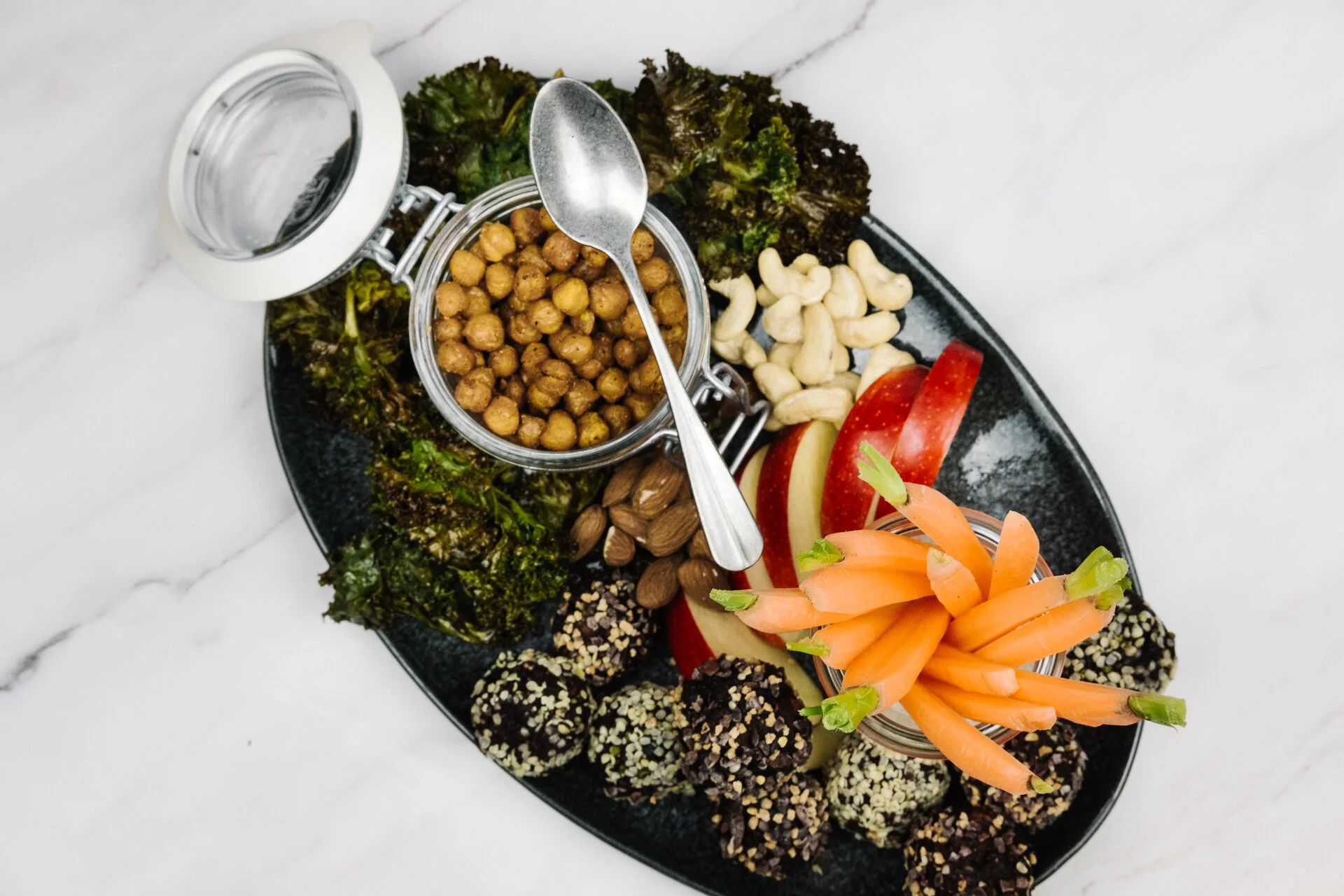 Gesunde Snack Platte für einen gemütlichen Abend