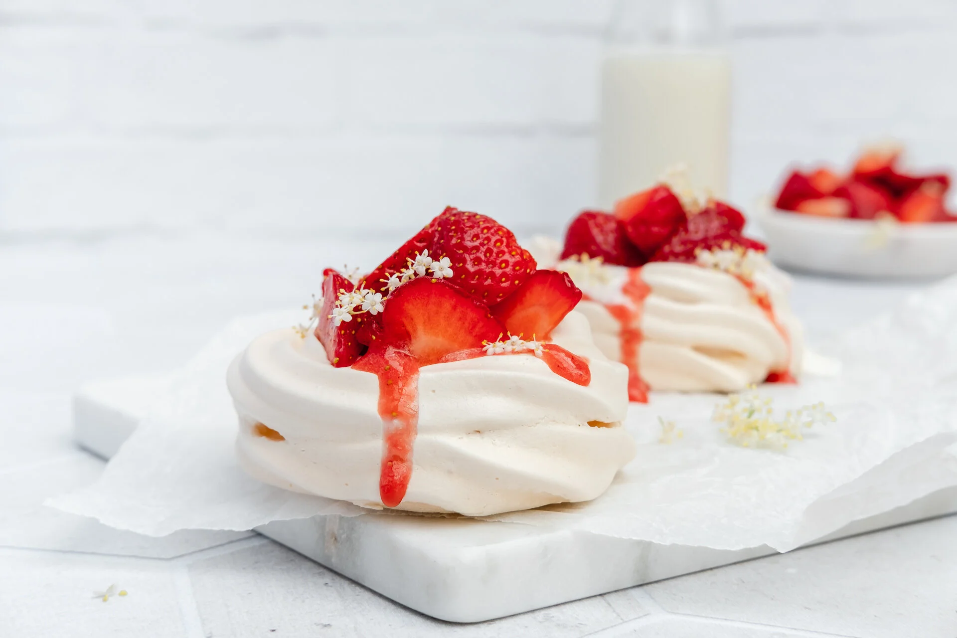 Mini Pavlovas mit Holunder