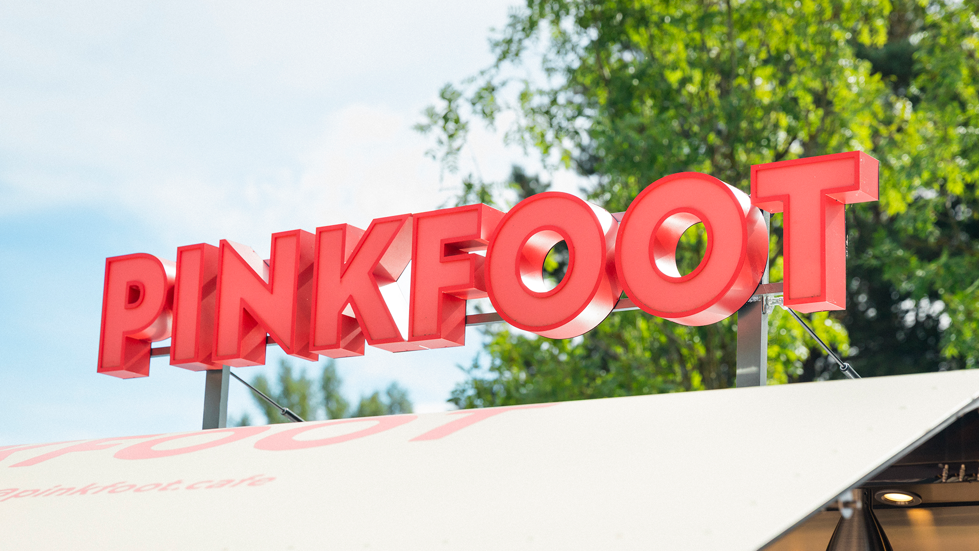 GoodNoise-branding-Pinkfoot-trailer_signage.png