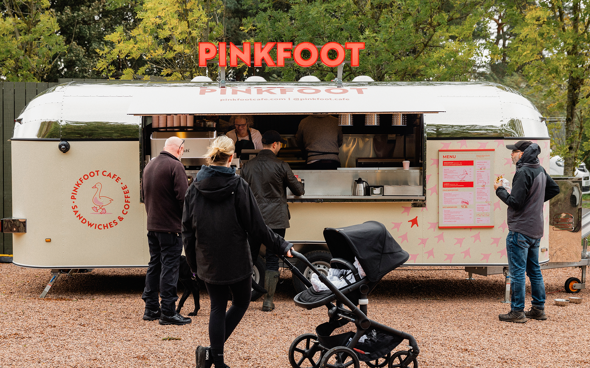 GoodNoise-branding-Pinkfoot-trailer_w_people.png