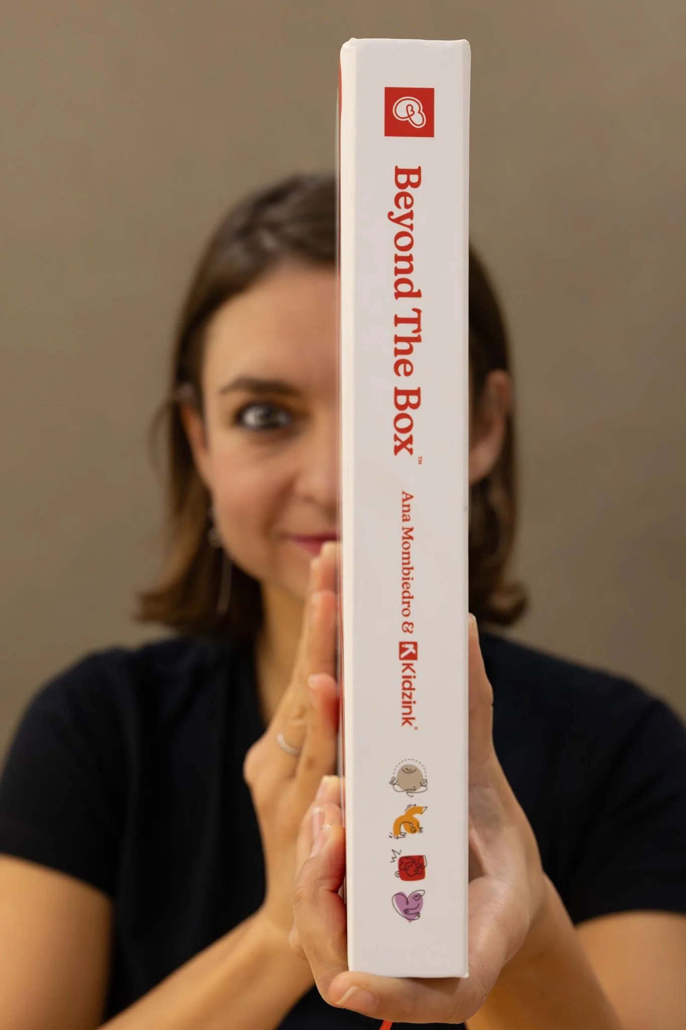 Presentación del Libro Beyond the Box, por Ana Mombiedro y Kidzink. How Neuroscience Based Design Can Transform the Learning Environment Quality Factors