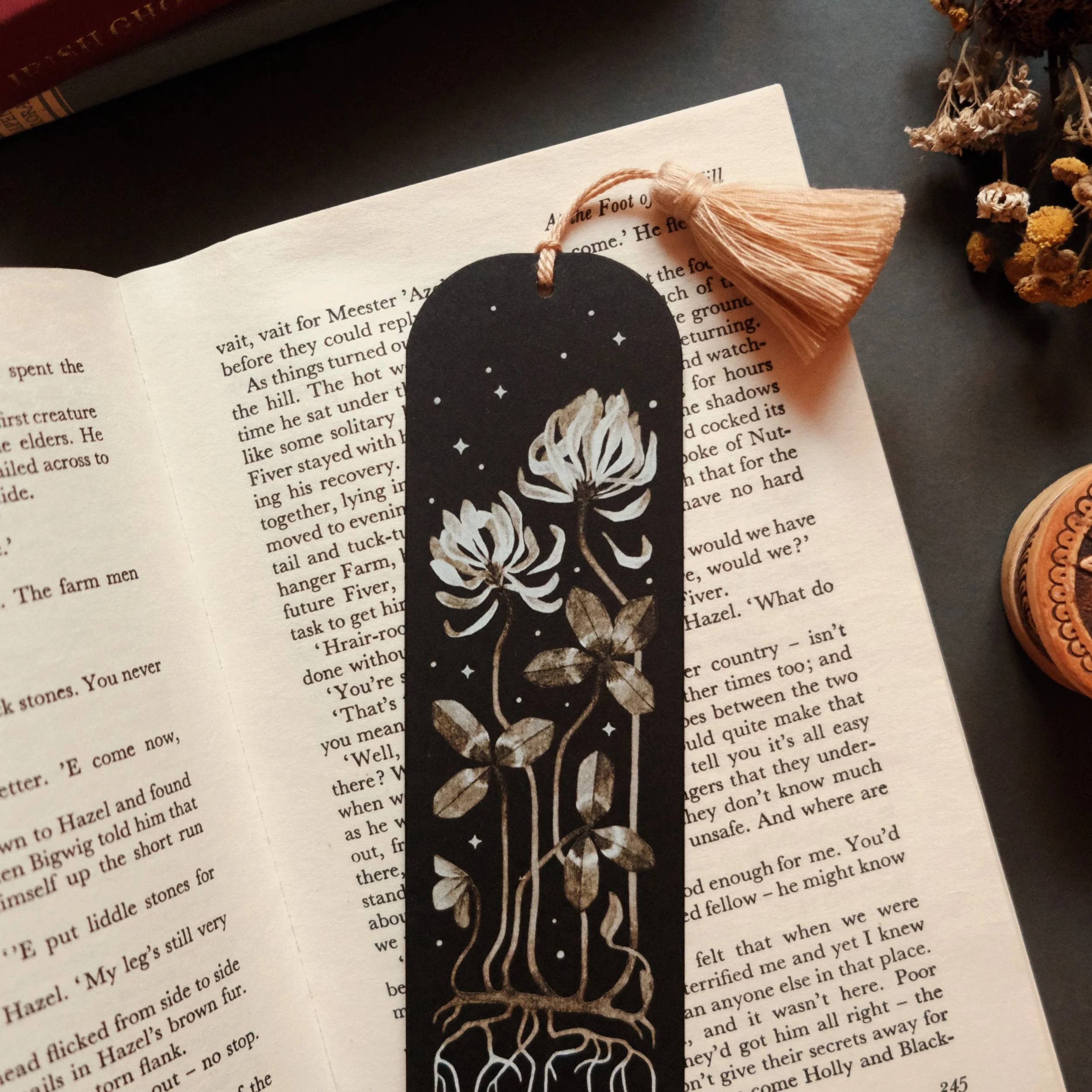 Perennials ⬥ Bookmark ⬥ White clover