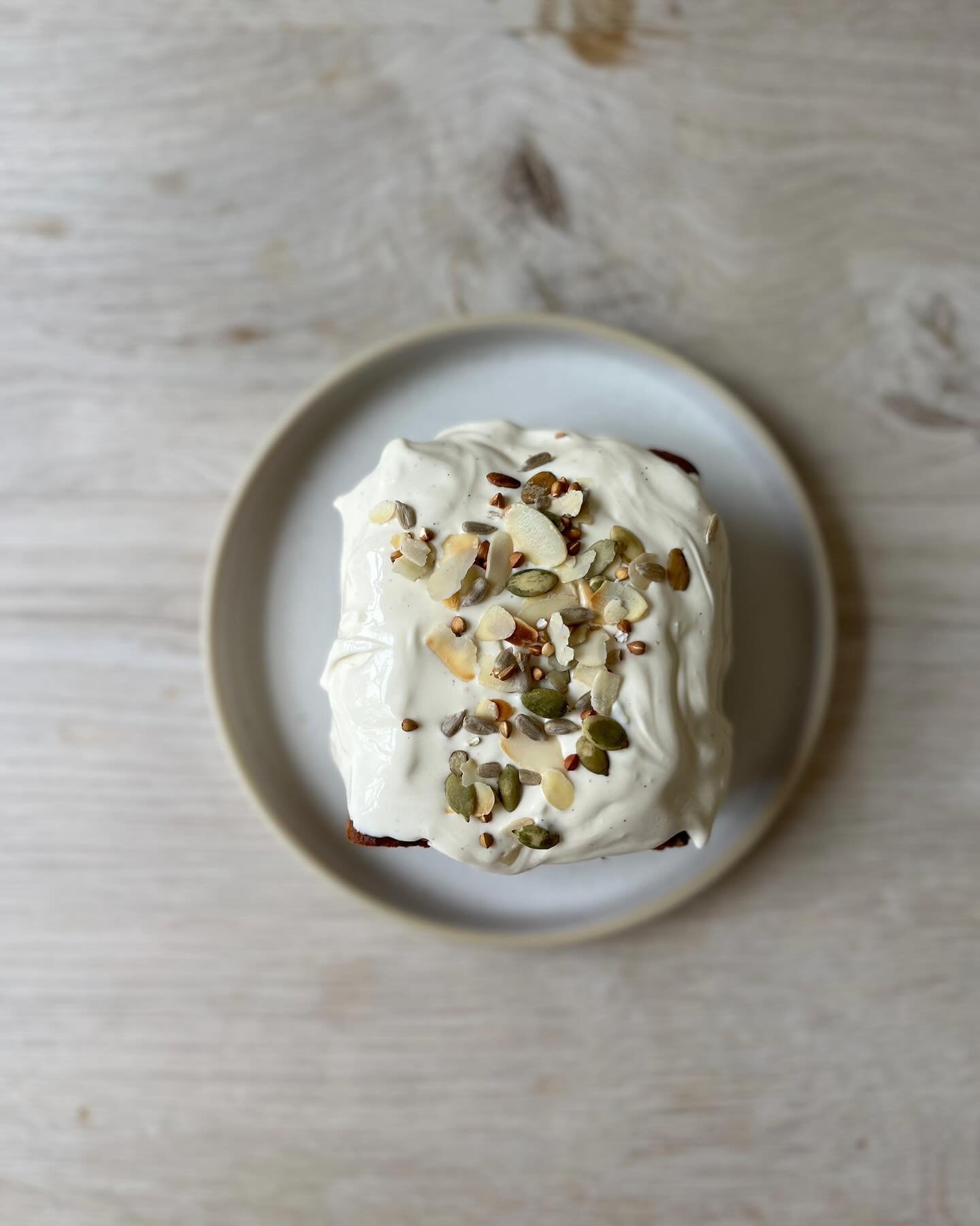 When you don&rsquo;t know how to take your daily dose of adaptogens, just follow that cosmic delicacy curated by @sistersspoons 🪐🤤

Here is the recipe of this spiced carrot cake with ashwagandha cream cheese frosting 🧁 ☀️

* 100ml olive oil
* 2 eg
