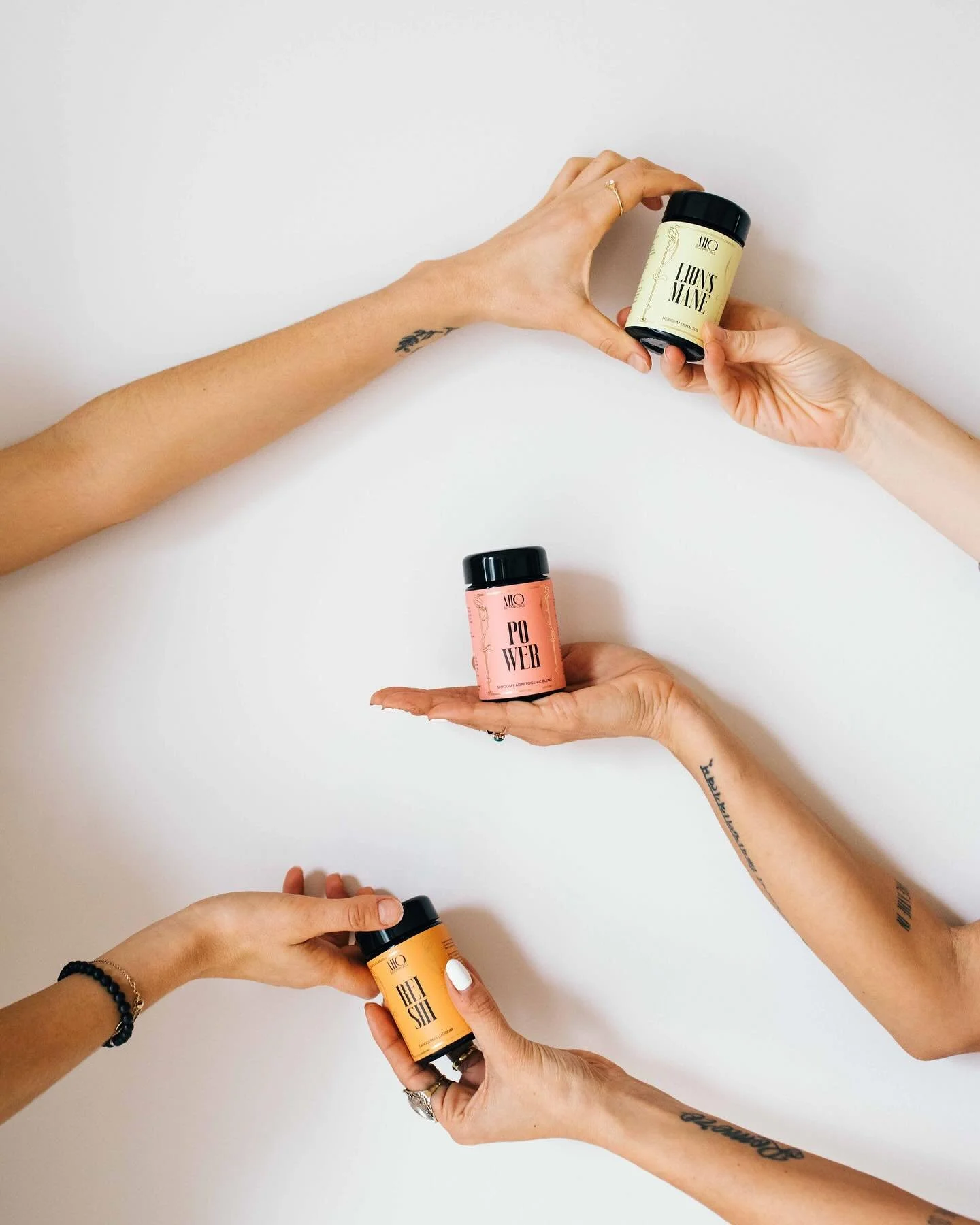 CURES TO FEEL-GOOD 🌼💝

Nos poudres magiques sont des coups de pouce naturels qui uplift votre quotidien: meilleure immunit&eacute;, sensation de calme, boost cognitif, meilleure r&eacute;cup&eacute;ration physique &mdash; bref, meilleur &eacute;qui