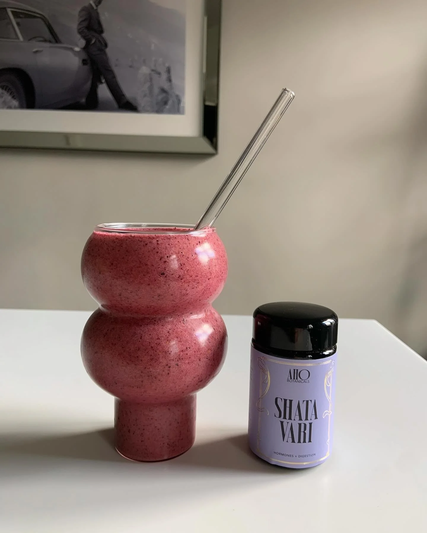BERRIES HORMONAL HAPPINESS JUICE 🫗🩷

Spring is around the corner, let&rsquo;s bloom from within with a pinky adaptogenic nectar that will balance our hormonal cosmos.

RECIPE FOR 2 🪐

&mdash; a handful of frozen raspberries
&mdash; a handful of fr