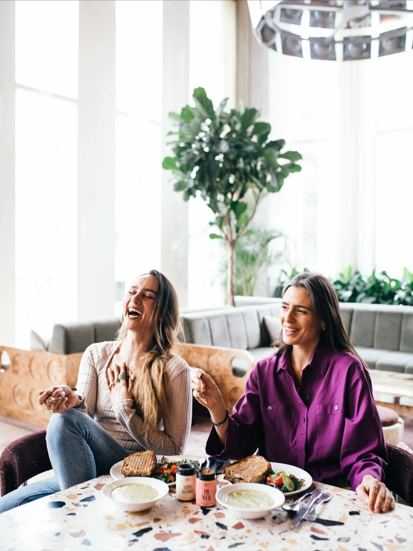 MAGIC HOLYDAYS 🩵🕯️💫✨
&mdash; surprenez votre entourage en saupoudrant les repas festifs avec vos poudres bien-&ecirc;tre pr&eacute;f&eacute;r&eacute;es!

Cette ann&eacute;e, emportez vos adaptog&egrave;nes partout avec vous et proposez &agrave; vo