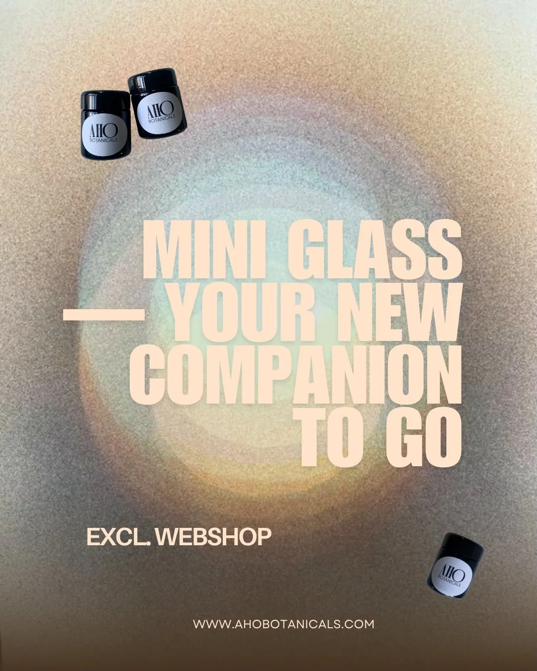 Vous me l&rsquo;aviez demand&eacute;, ils sont arriv&eacute;s! Des Mini sizes pour emporter vos poudres magiques partout avec vous 🛸

Compos&eacute;s de la m&ecirc;me mati&egrave;re que les deluxe glass - le verre bleu, le plus pur au monde -, ce pe