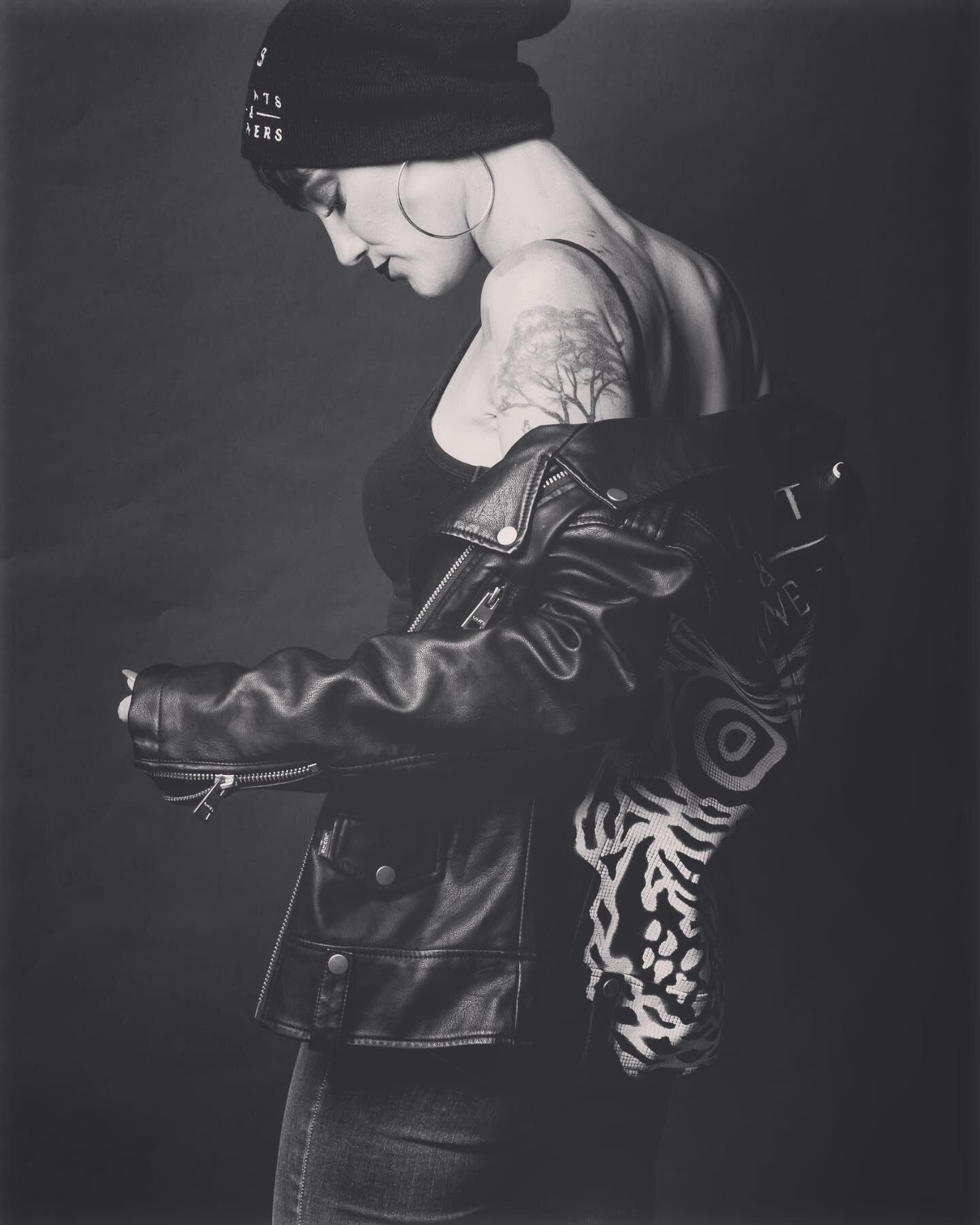 &mdash;In true #NiñaMala 😈 fashion I&rsquo;m a day late! But I&rsquo;d like to wish my FAM(ily) a 4th HAPPY BIRTHDAY 🖤🖤🖤
 @realsaintsandsinners @realsaintsandsinners @realsaintsandsinners @realsaintsandsinners 

&bull;Your integrity as a brand a