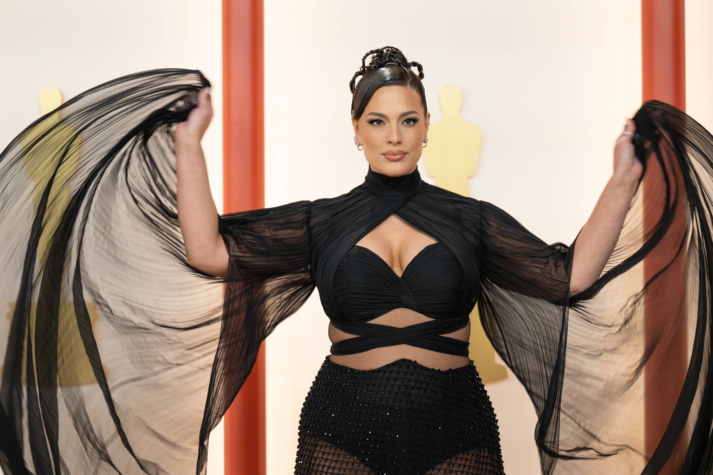 Ashley Graham arrives on the red carpet of The 95th Oscars