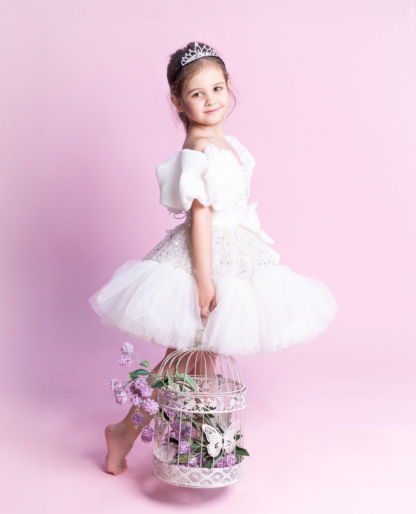 Cute Angel⁠
⁠
⁠
Photographer: Lina Konstantinova⁠
IG:@lina_pro.photo⁠
WB: https://lina-prophoto.wfolio.pro⁠
Female Model: Alexandra Konstantinova⁠
IG:@alexandra_mini.li⁠
⁠
Publication: @swankykidsmag⁠
⁠
Calling all aspiring young talents! 🌟✨ 🎨🖌️✏️