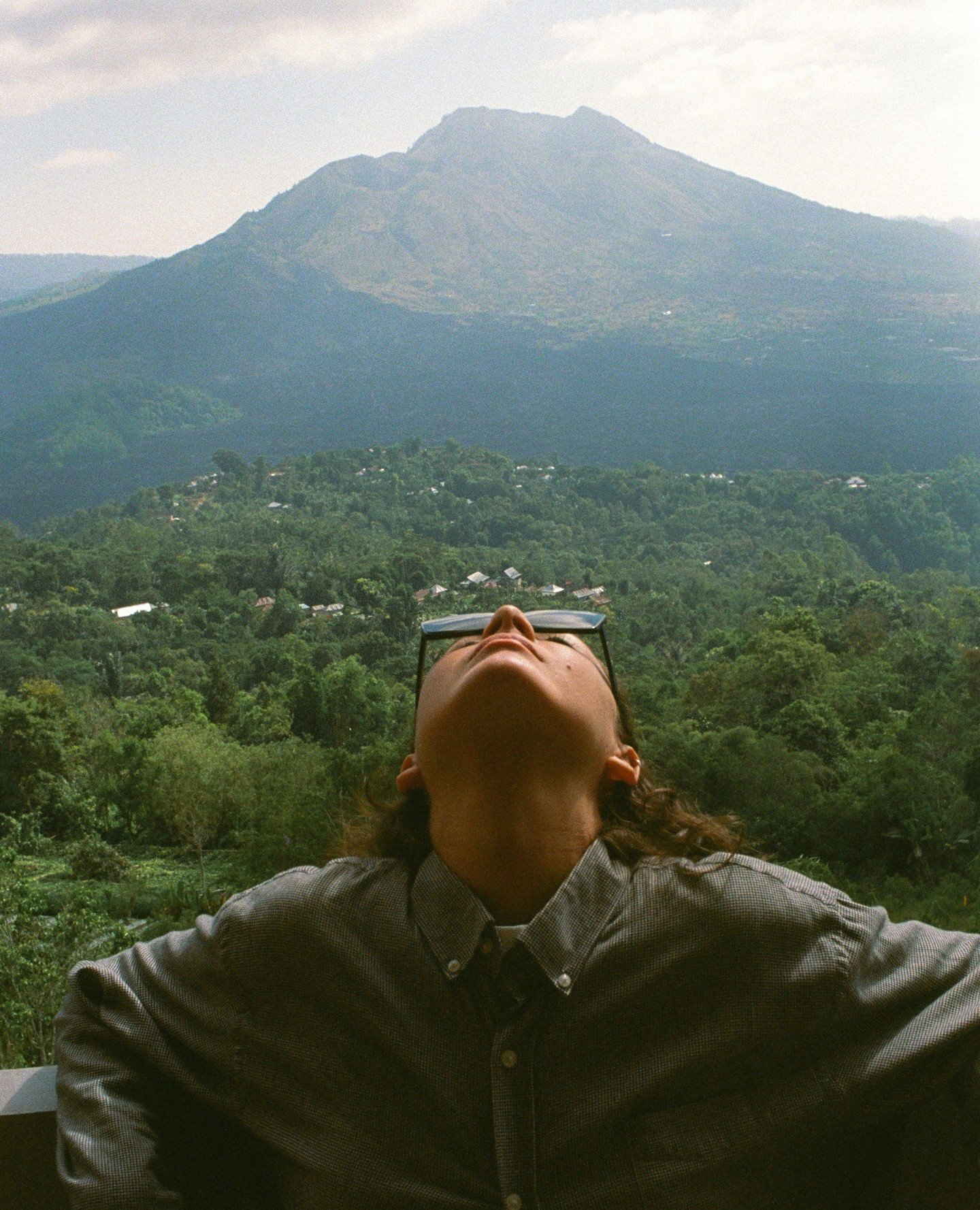 Bali. Sunrise at vulkano Gunung Batur 🌍⁠
Model: Nina Chistilina⁠
IG: @nina_chisss⁠
Photographer: Ivan Chistilin⁠
IG: @ichistilin⁠
Publication: @worldencounter⁠
⁠
👉🏻 Purchase our Print &amp; Digital Editions on our store by visiting swankygroupworl