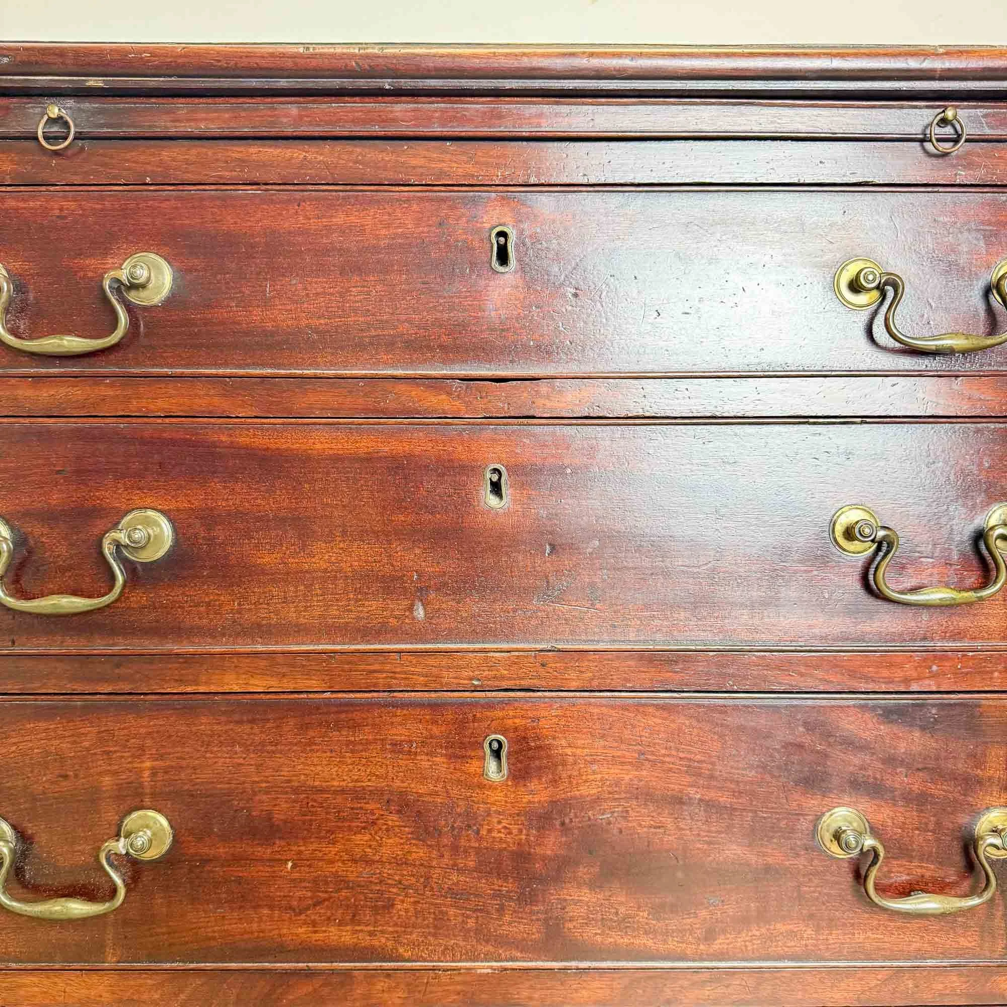 georgian mahogany bachelors chest of drawers-5.jpg