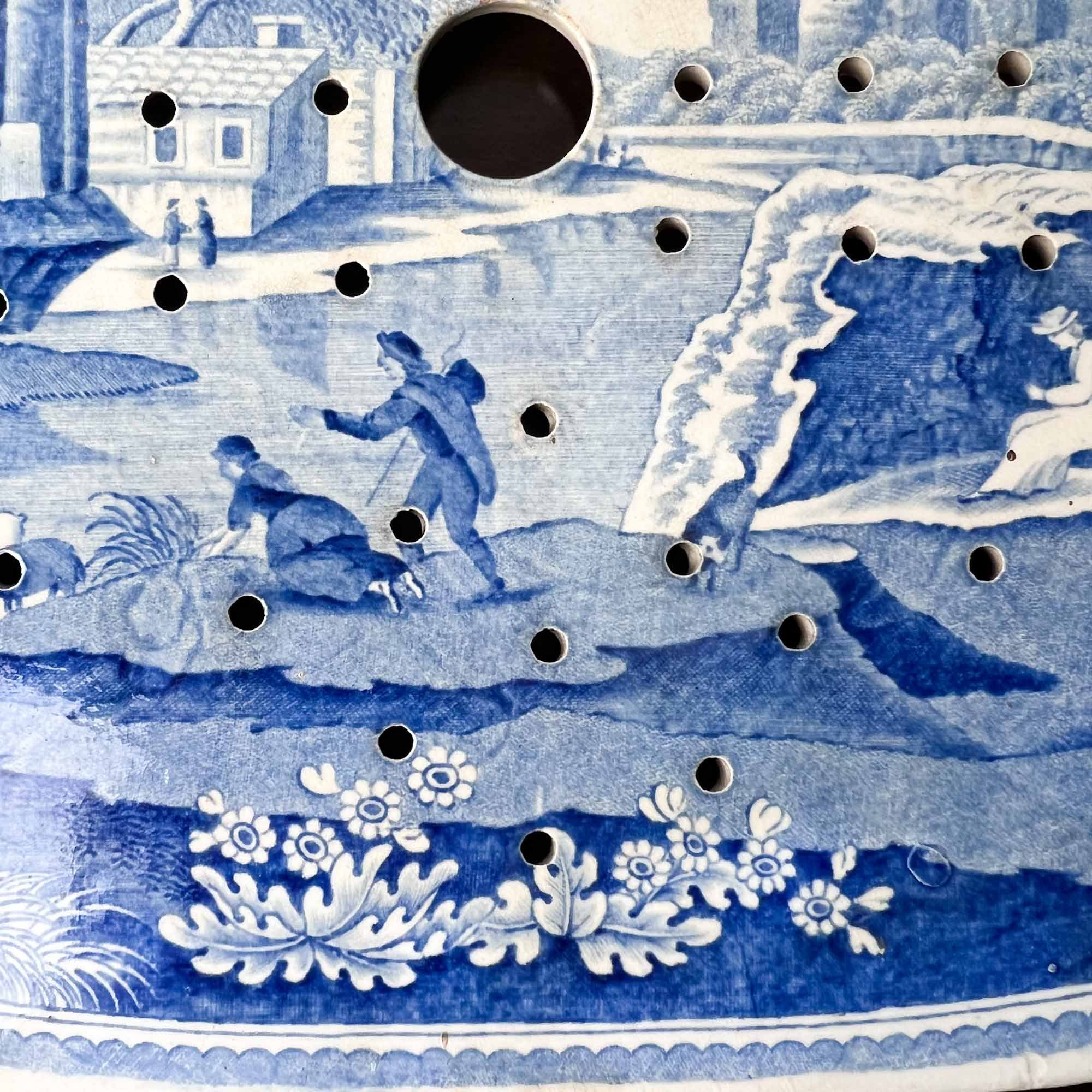 19th century Blue and white Meat Drainer