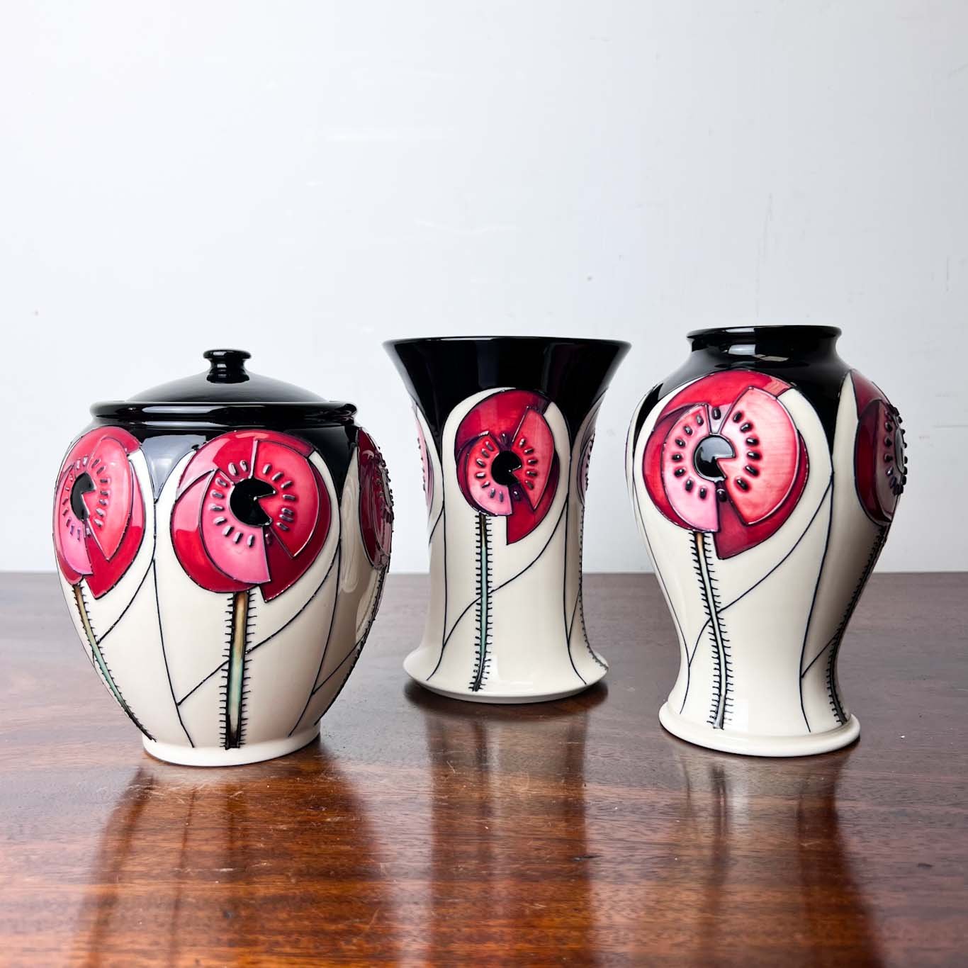 Moorcroft Cinco pattern