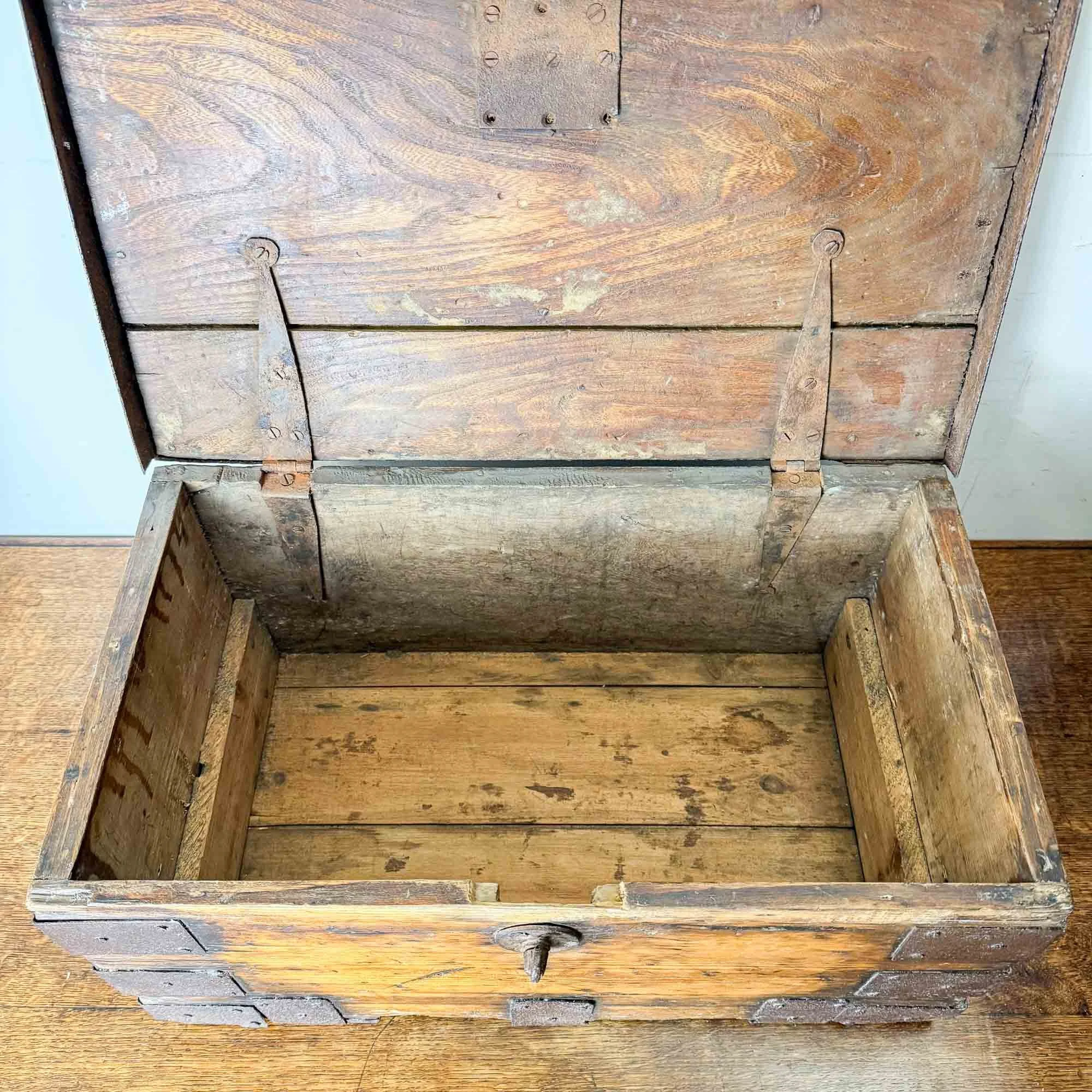 elm and pine strongbox-3.jpg