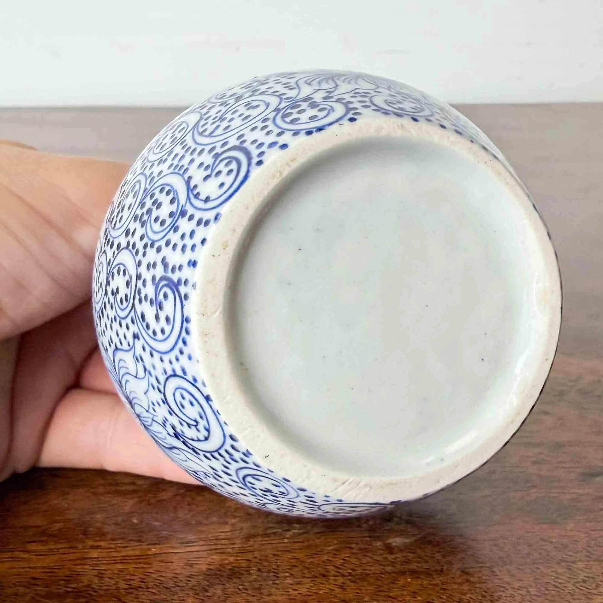 blue and white pot with lid-2.jpg