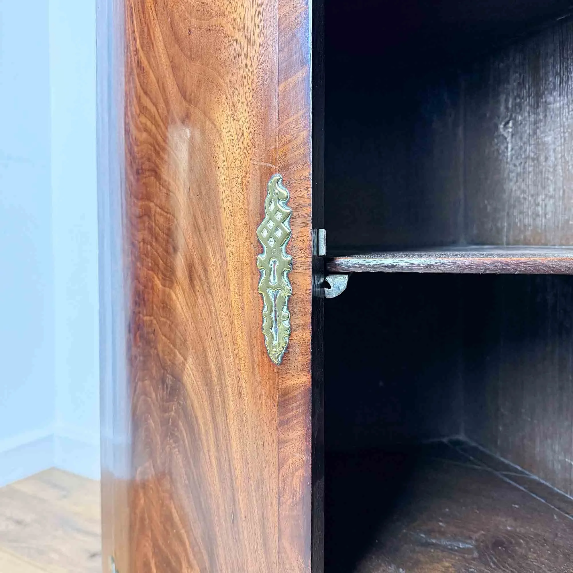 mahogany bow front corner cupboard-06.jpg