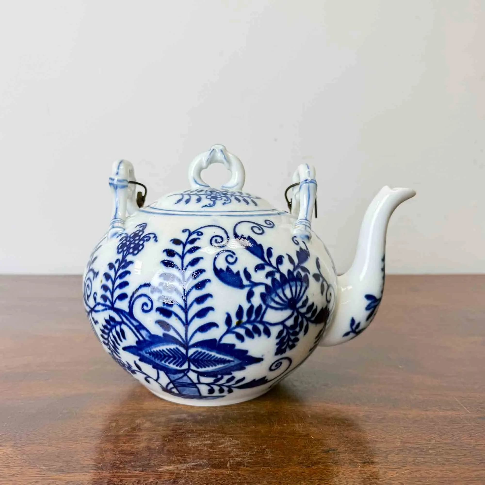 blue and white tea pot-4.jpg