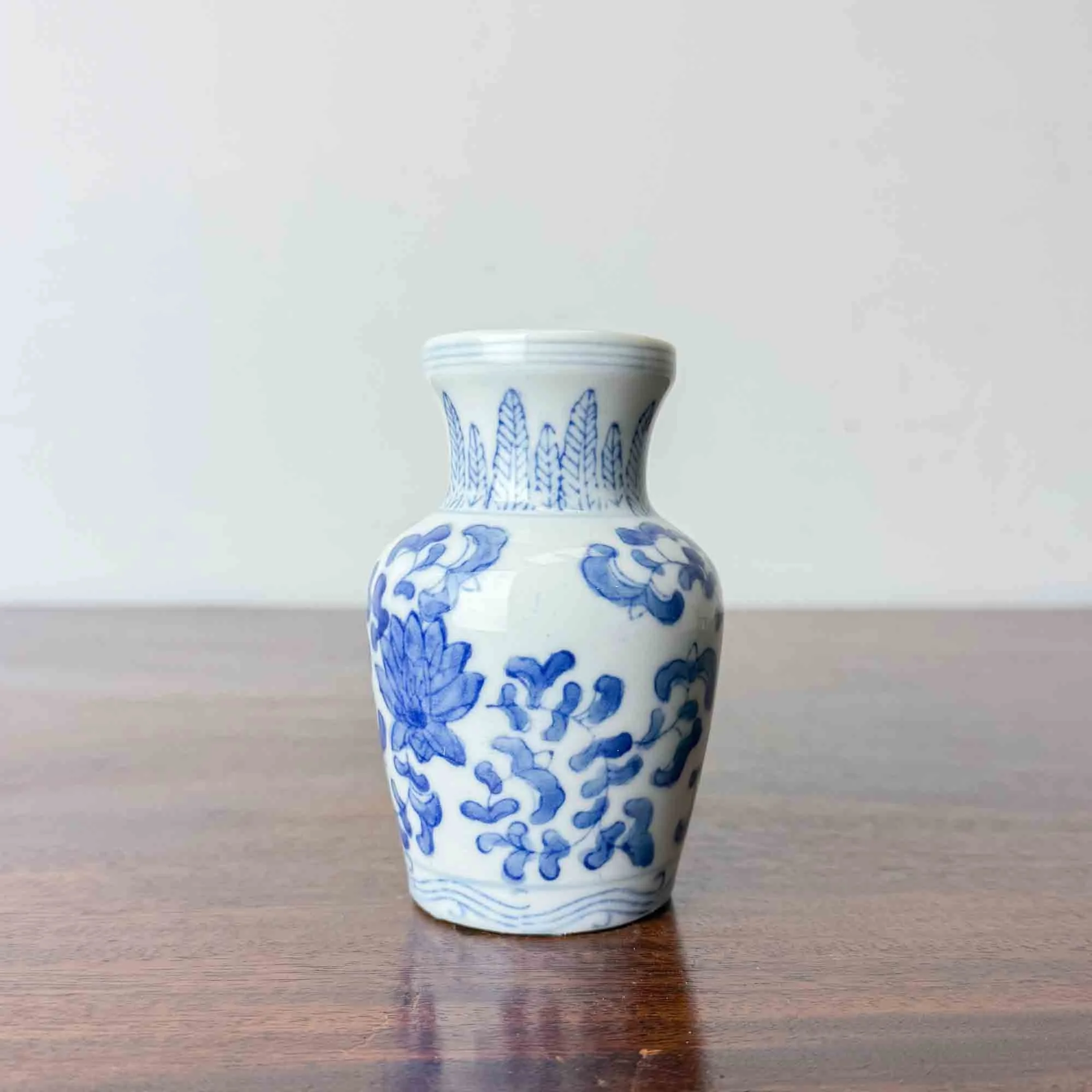 small blue and white vase-5.jpg