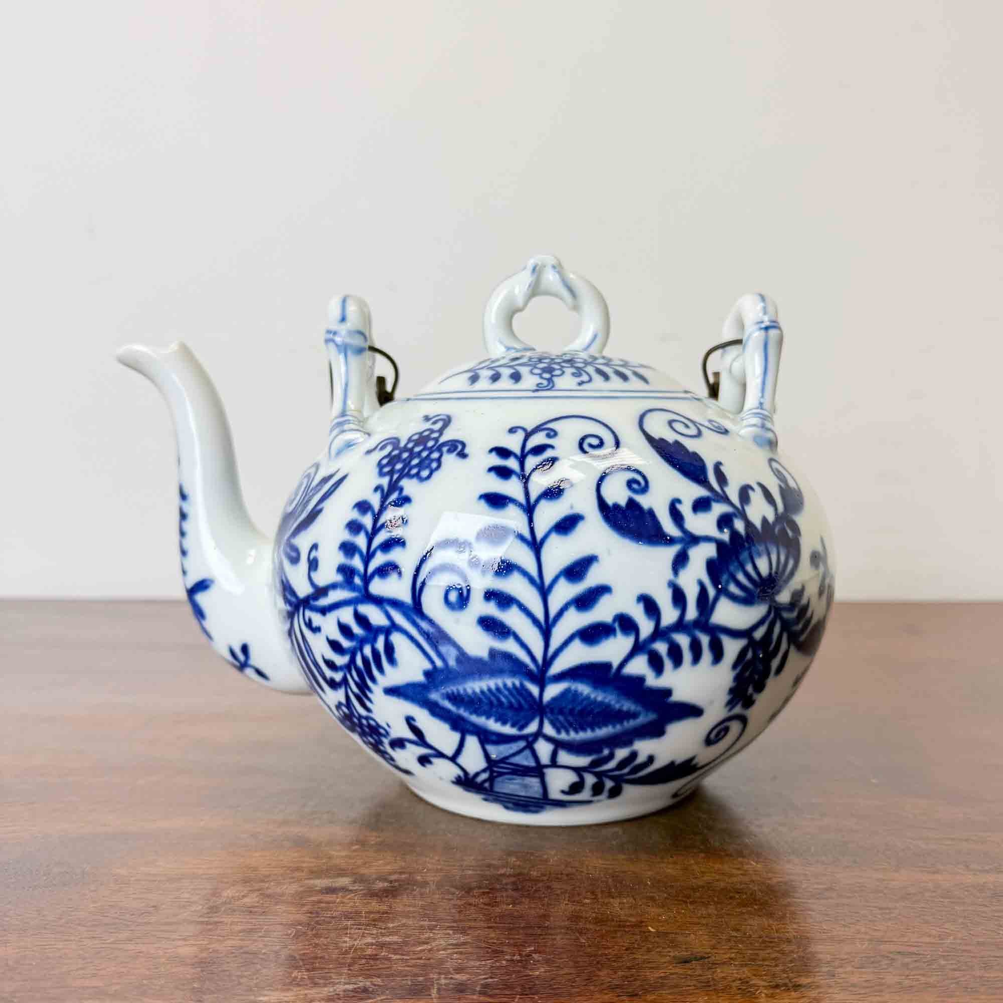 blue and white tea pot meissen blue onion style