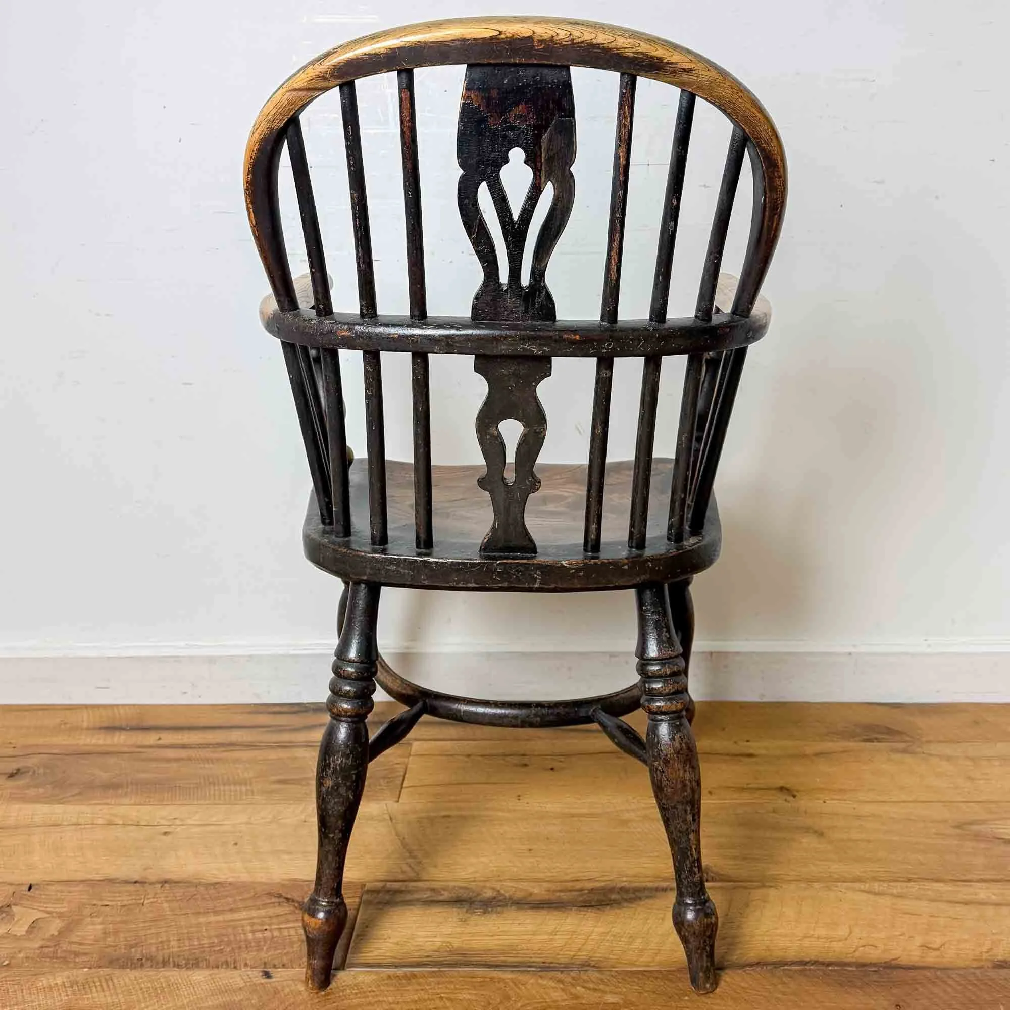 19th century ash and elm windsor chair