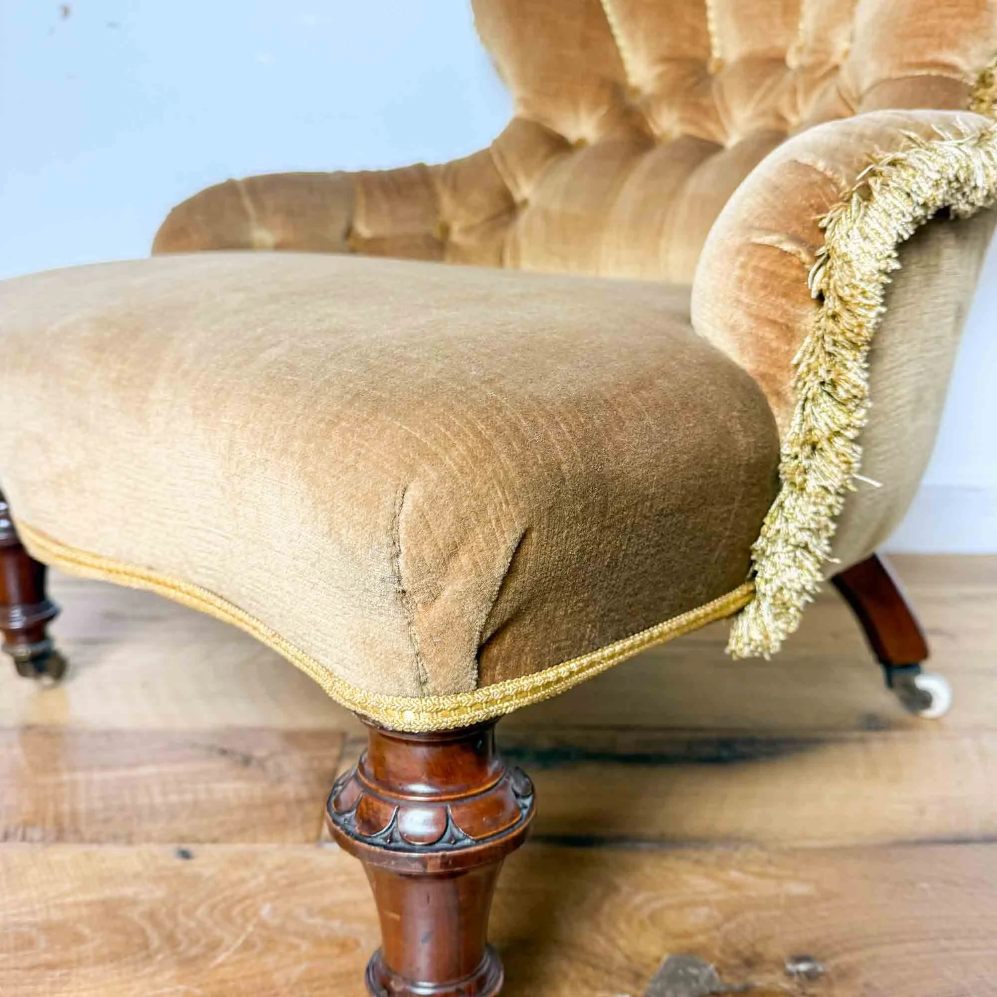 victorian scallop back armchair-02.jpg