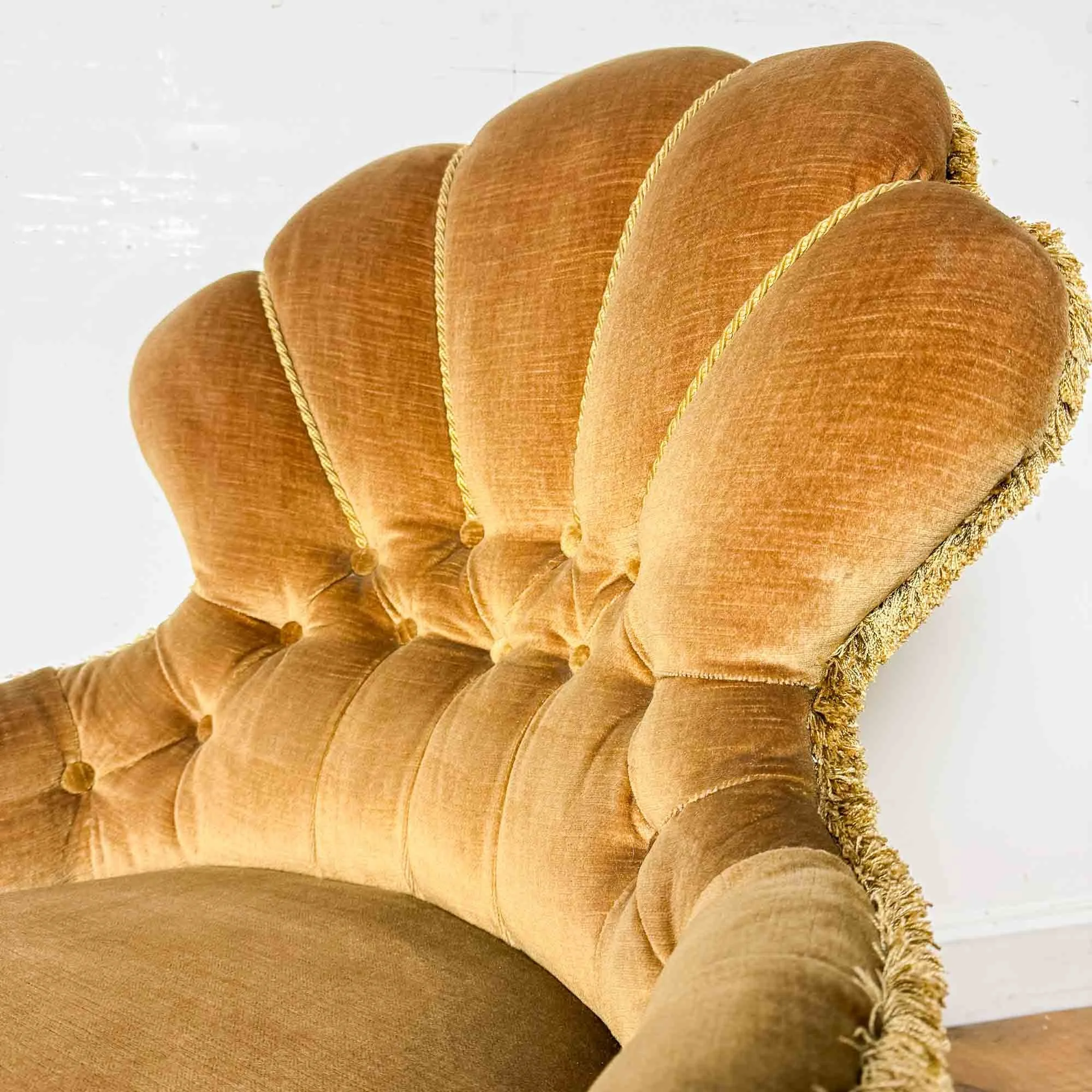 victorian scallop back armchair-03.jpg