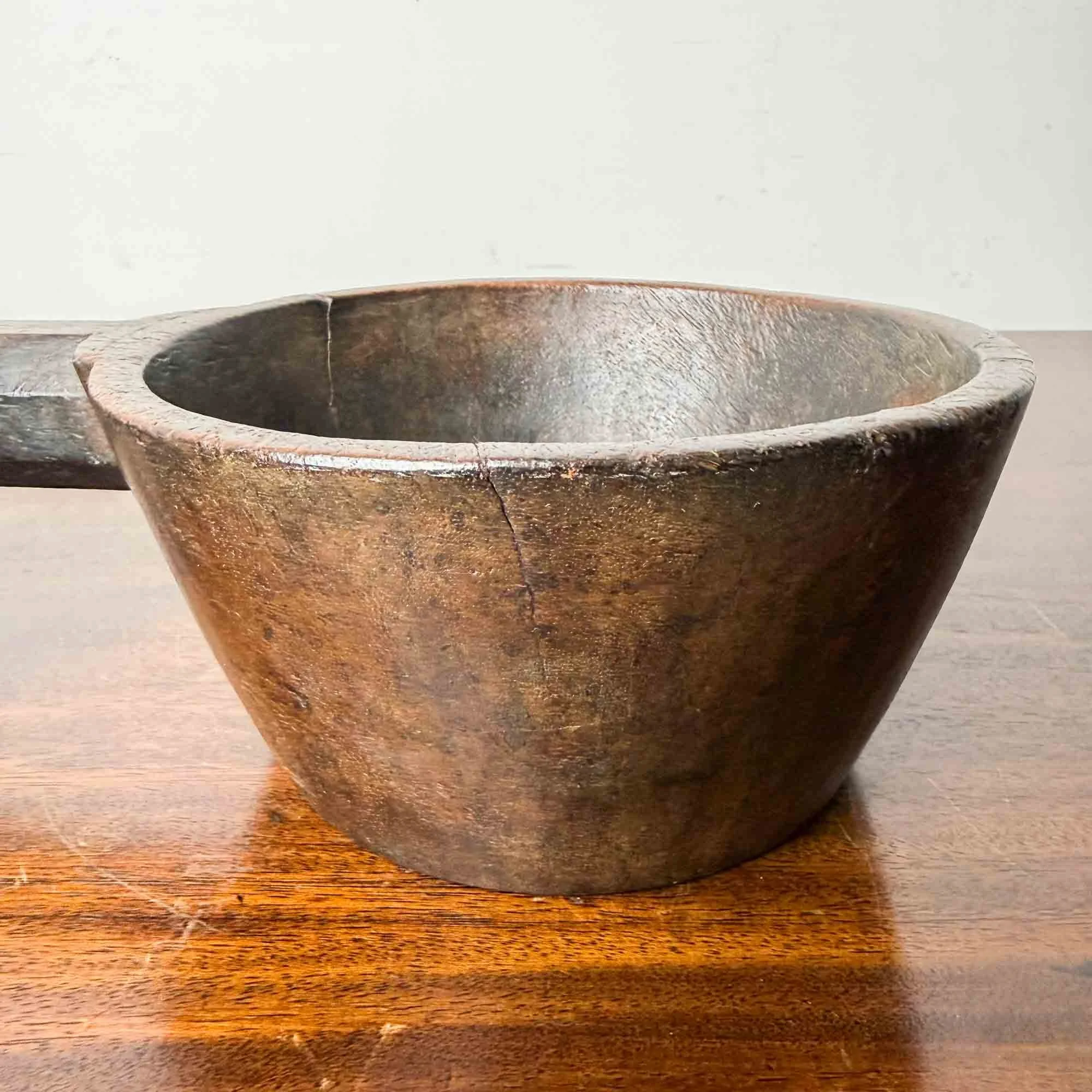 treen bowl with handle-02.jpg