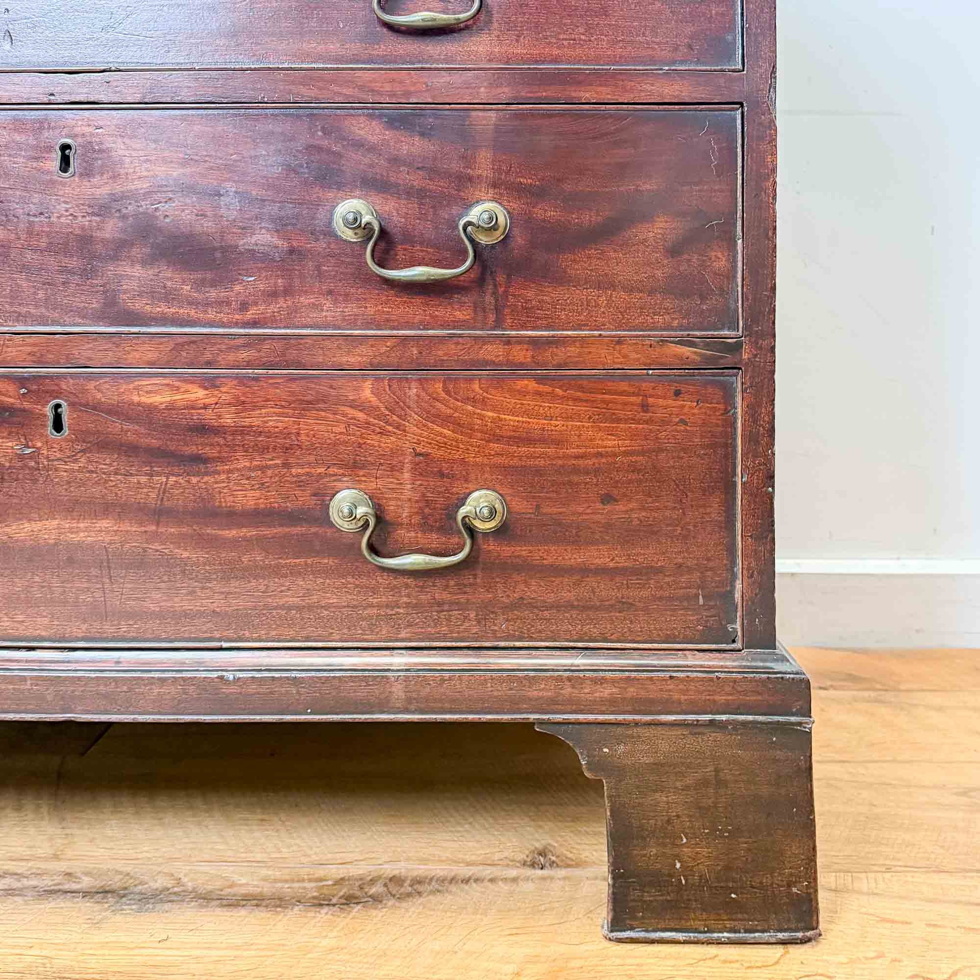 georgian mahogany bachelors chest of drawers-25.jpg