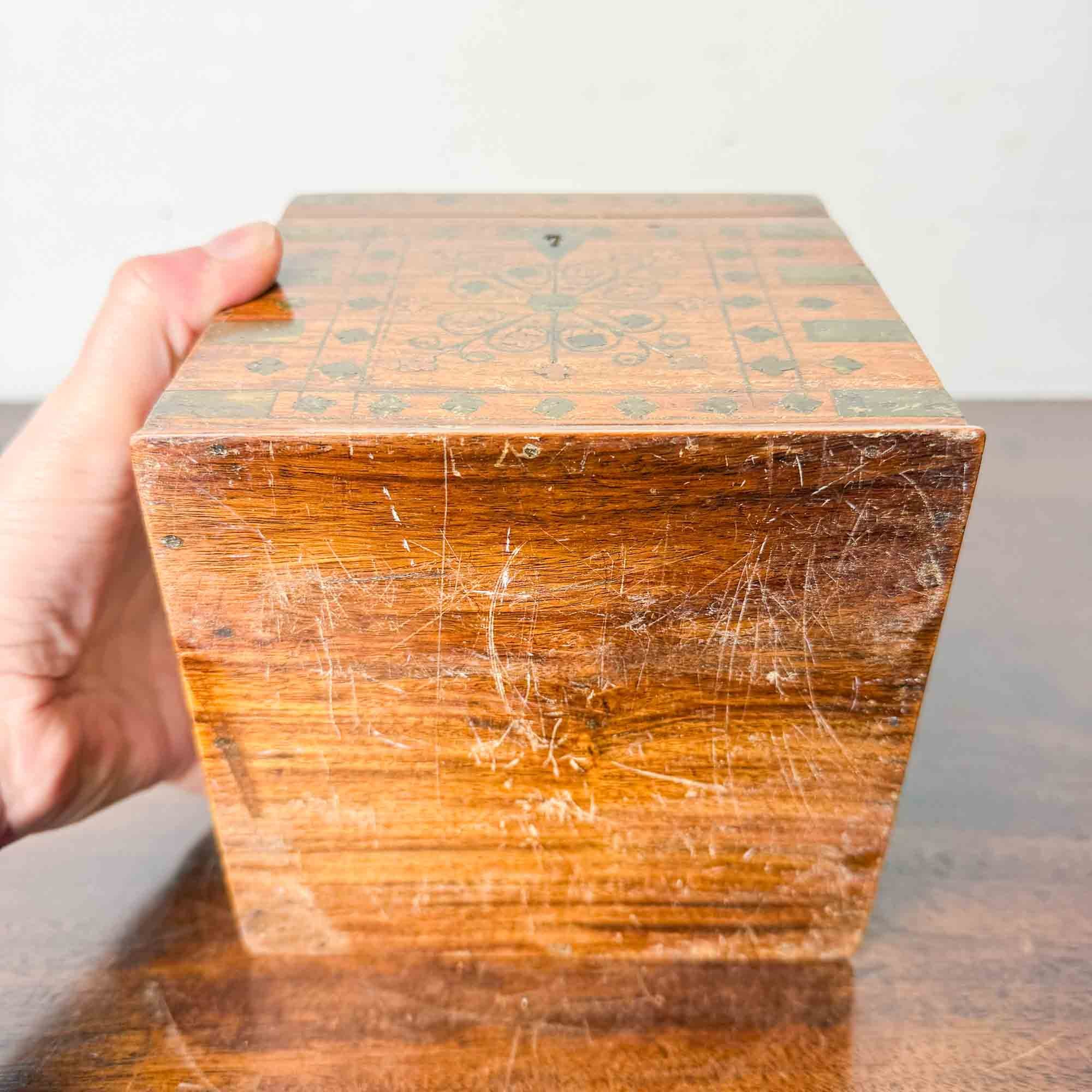 square brass inlaid box-01.jpg