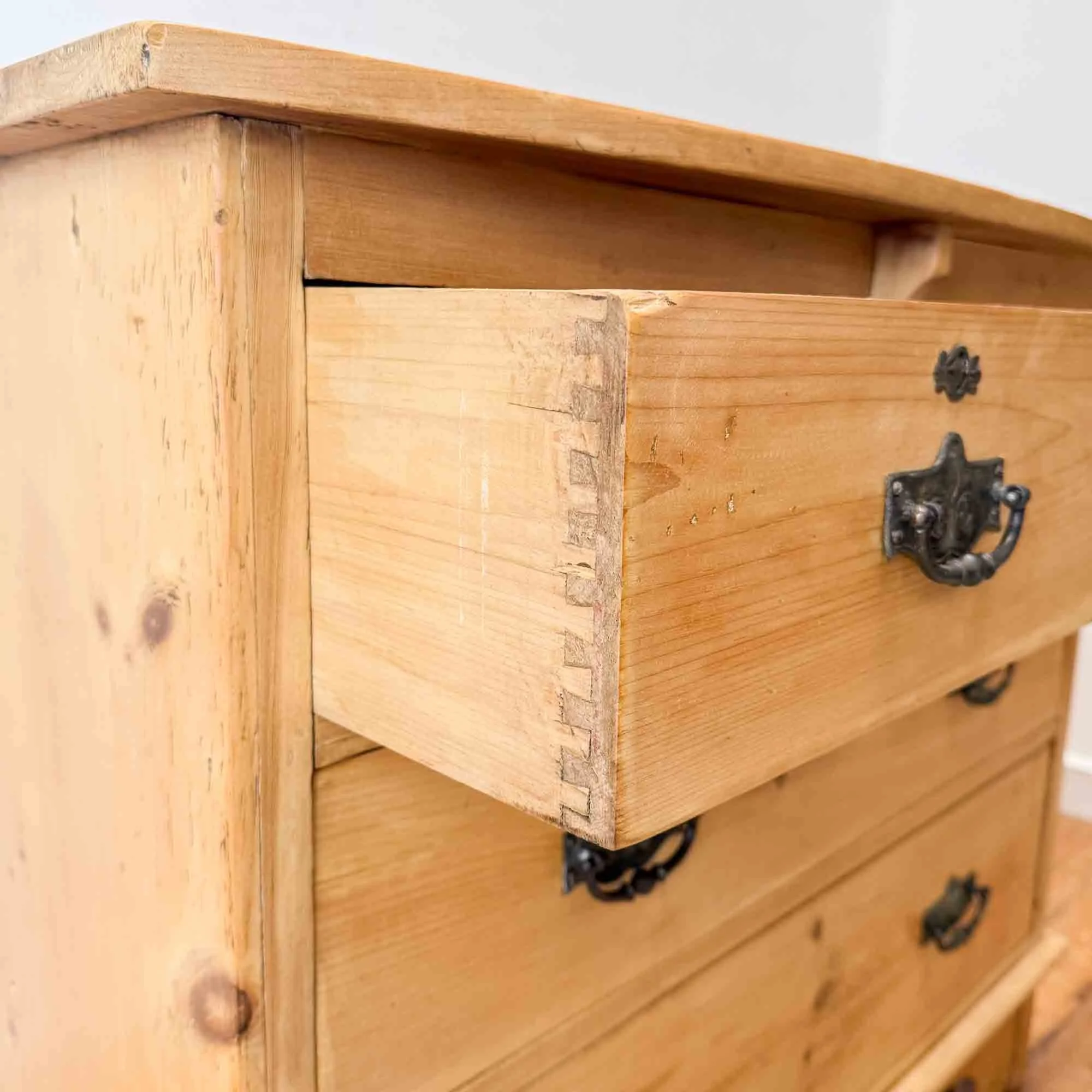 edwardian pine chest of drawers-4.jpg